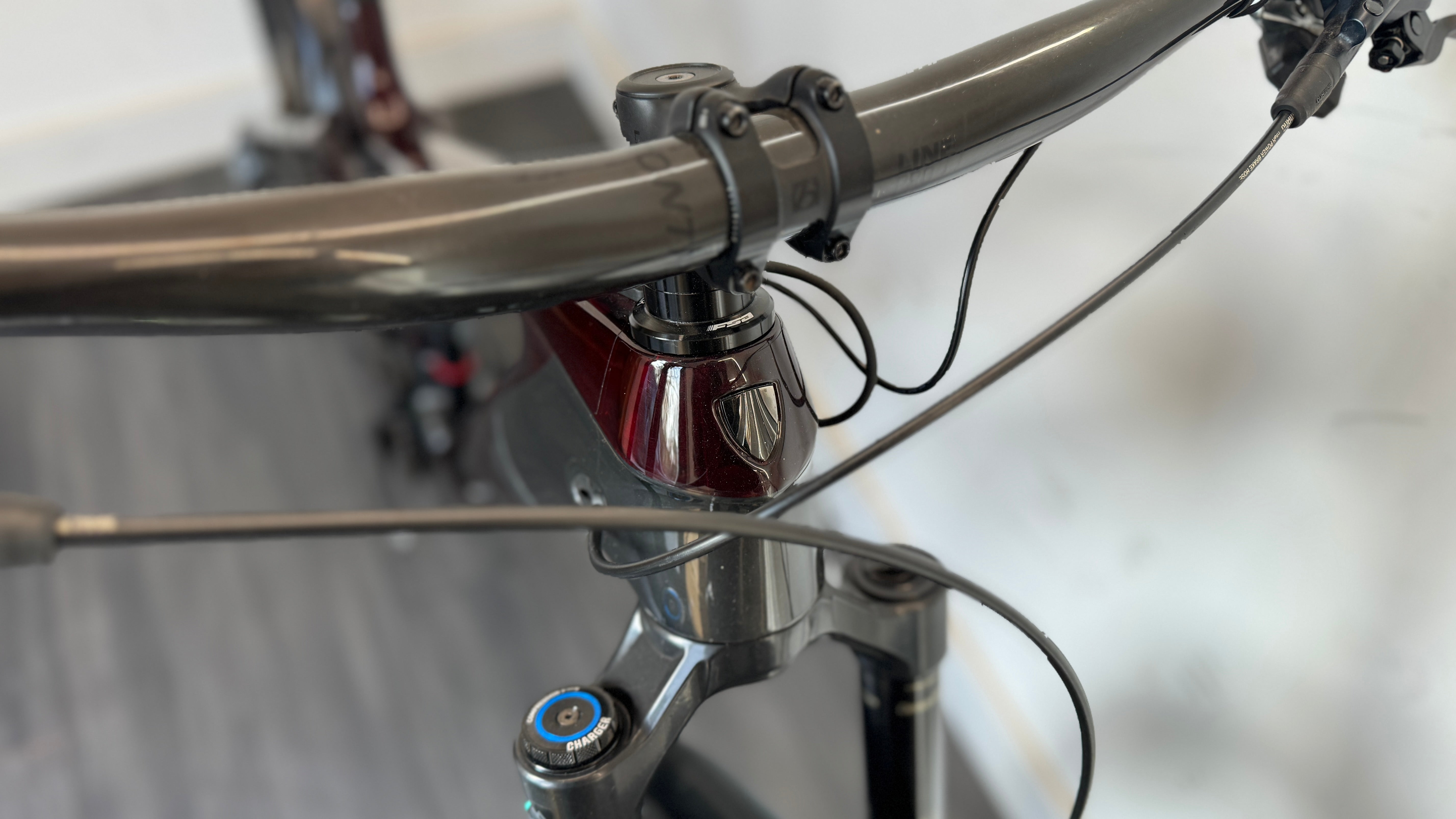 Trek Rail 9.8 XT LARGE Carbon Red Lithium Grey AXS dropper and Gears Invisiframe 625Wh