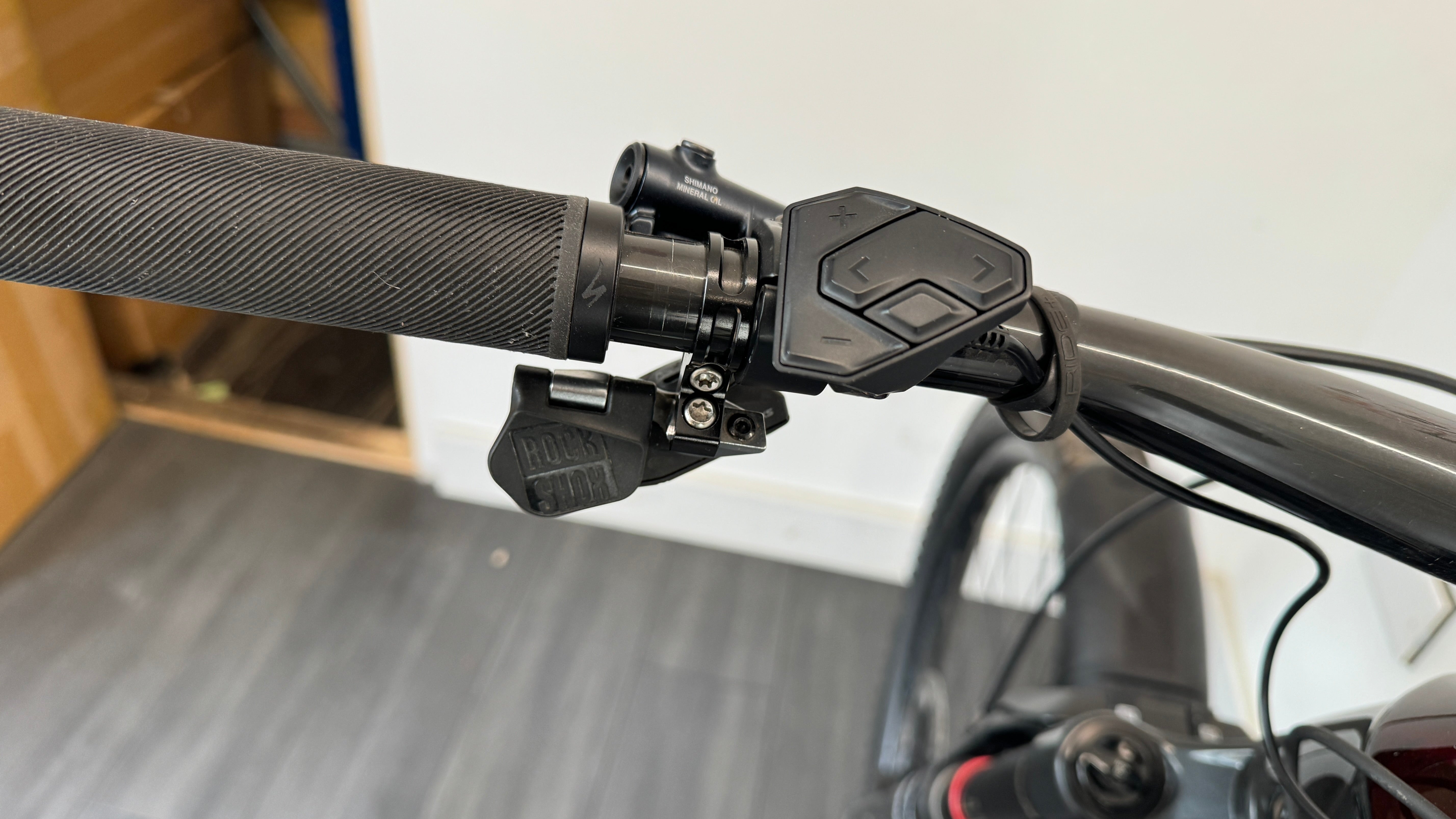 Trek Rail 9.8 XT LARGE Carbon Red Lithium Grey AXS dropper and Gears Invisiframe 625Wh