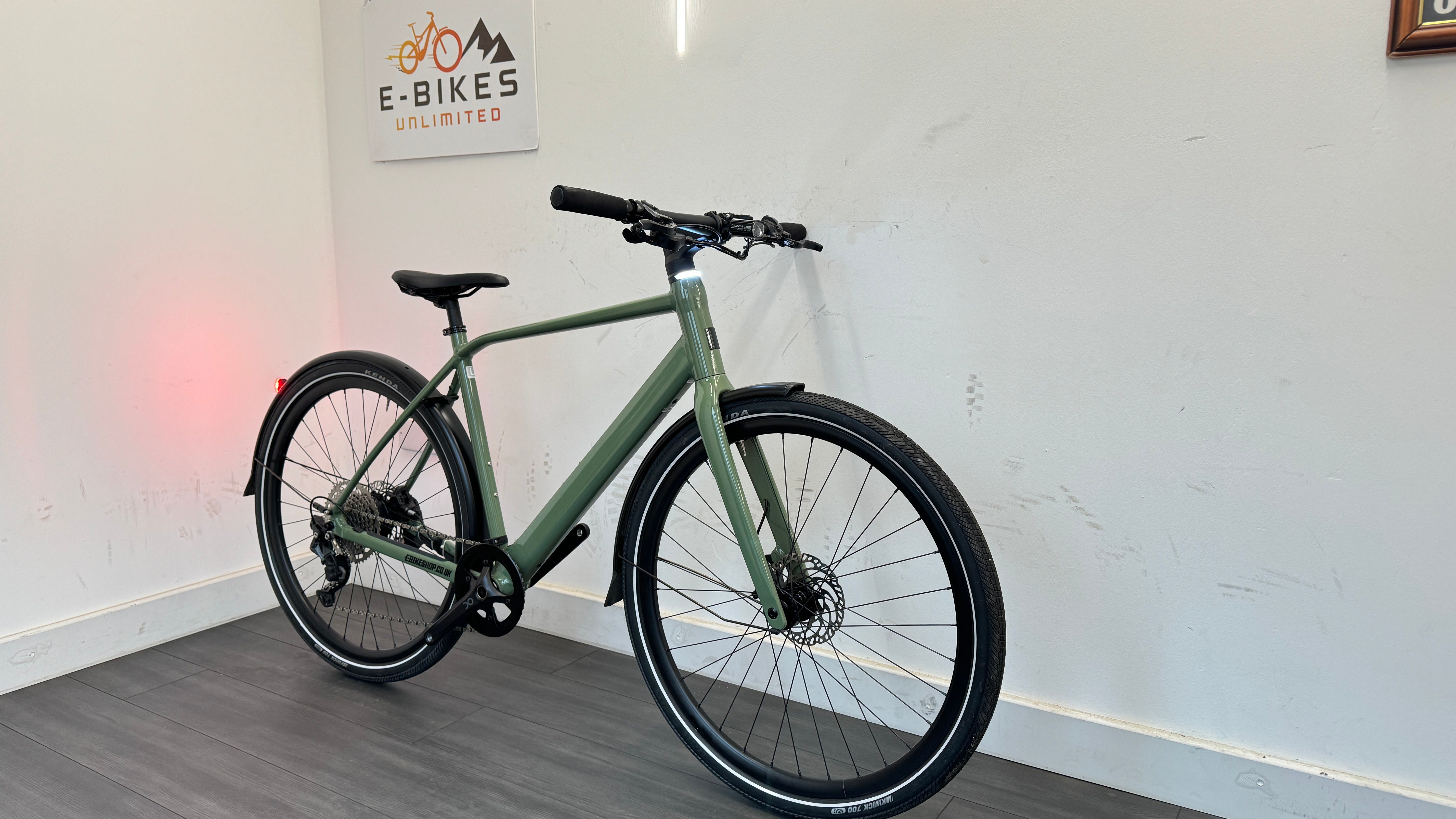 Orbea Vibe H30 LARGE Commuter Crossbar Bike Lezyne lights ONLY 114 miles