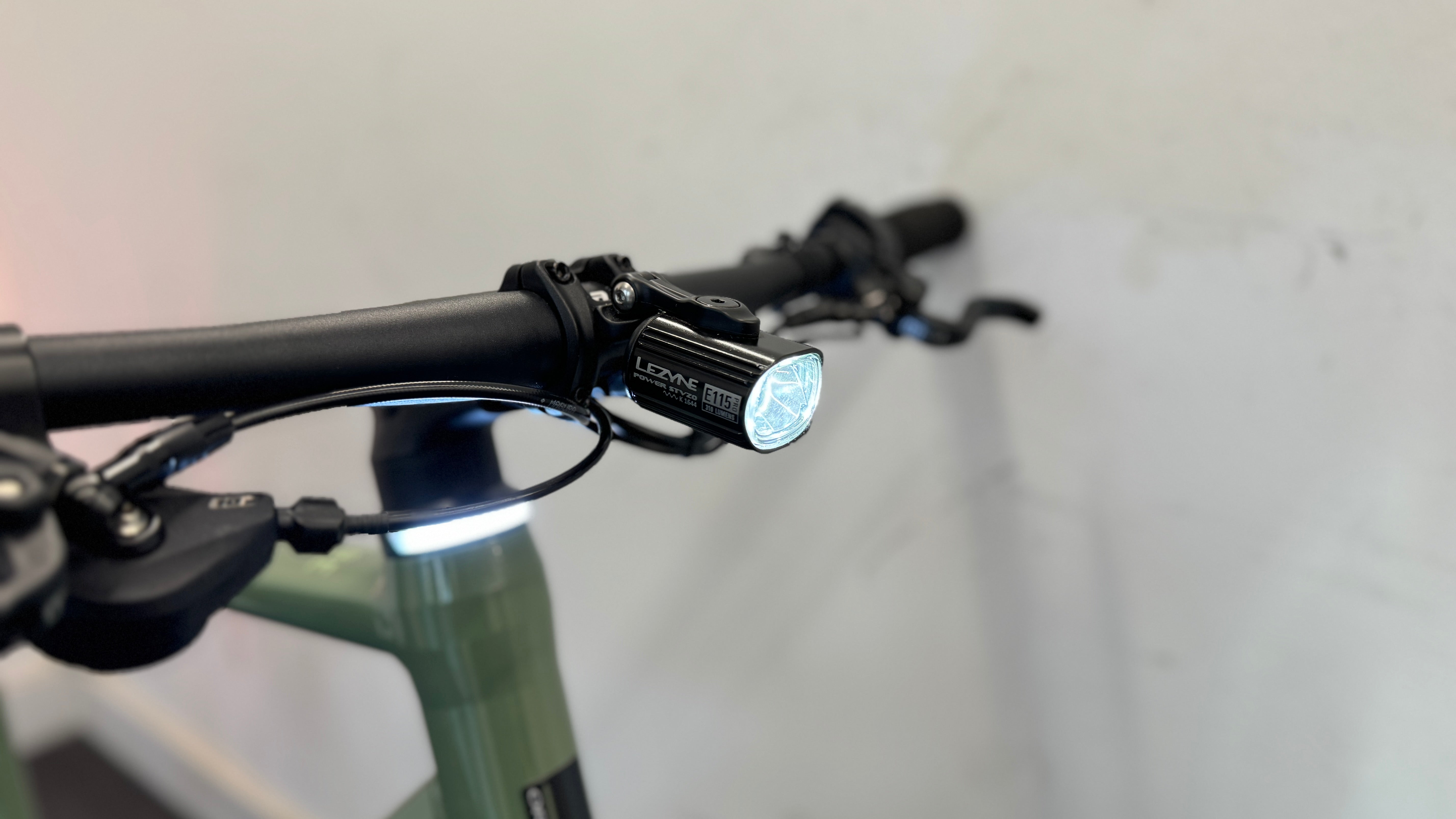 Orbea Vibe H30 LARGE Commuter Crossbar Bike Lezyne lights ONLY 114 miles