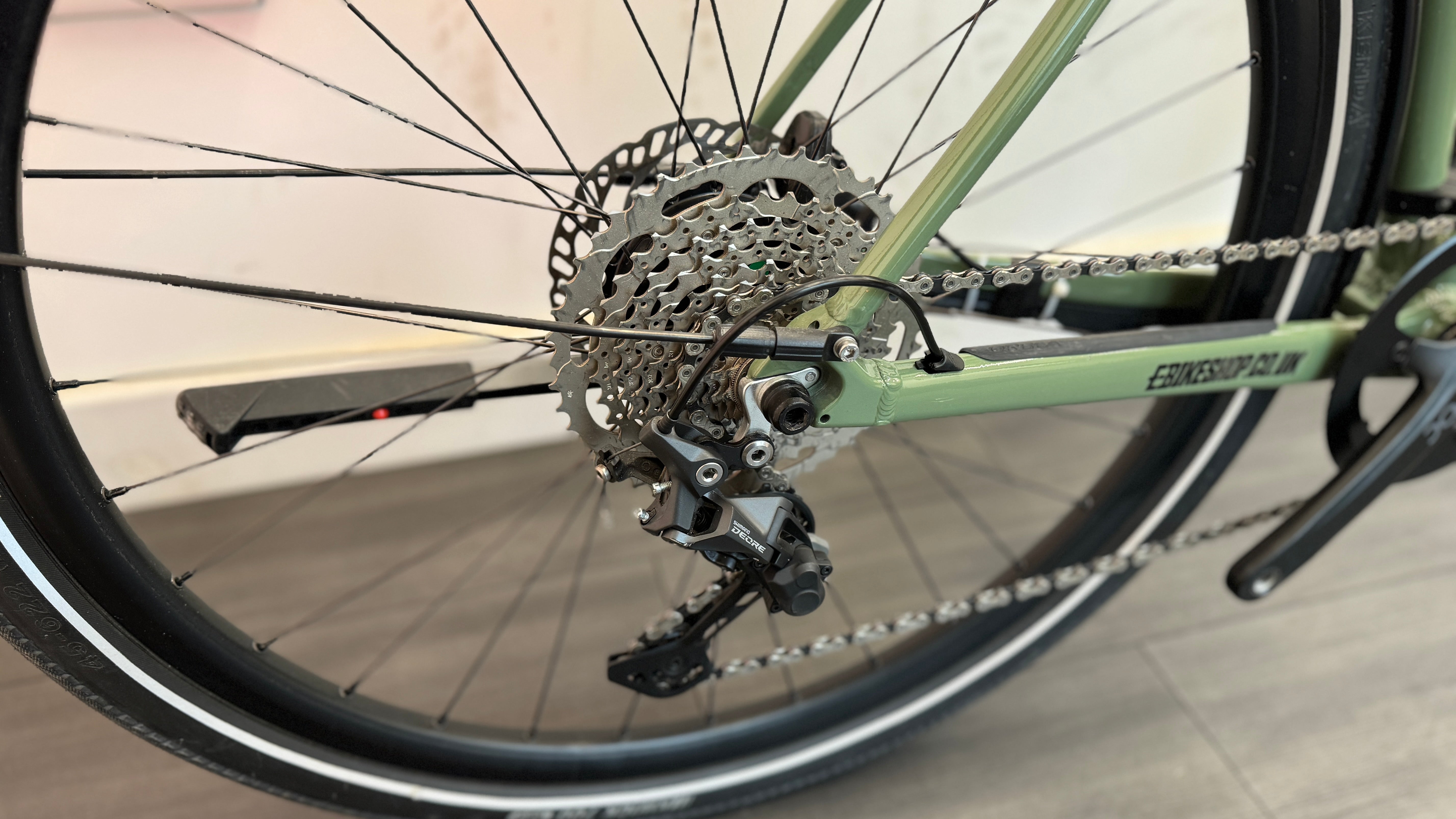 Orbea Vibe H30 LARGE Commuter Crossbar Bike Lezyne lights ONLY 114 miles