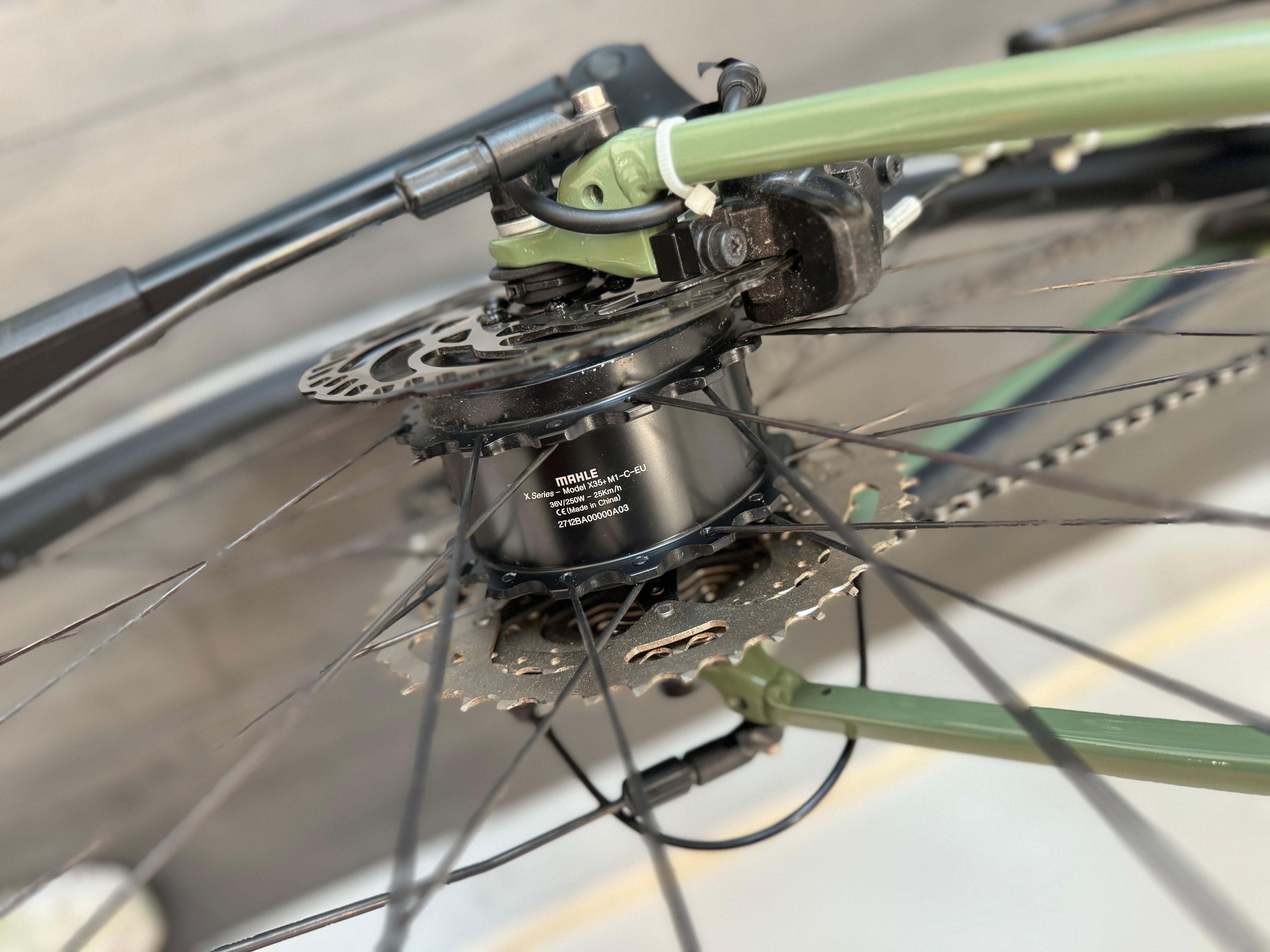 Orbea Vibe H30 LARGE Commuter Crossbar Bike Lezyne lights ONLY 114 miles