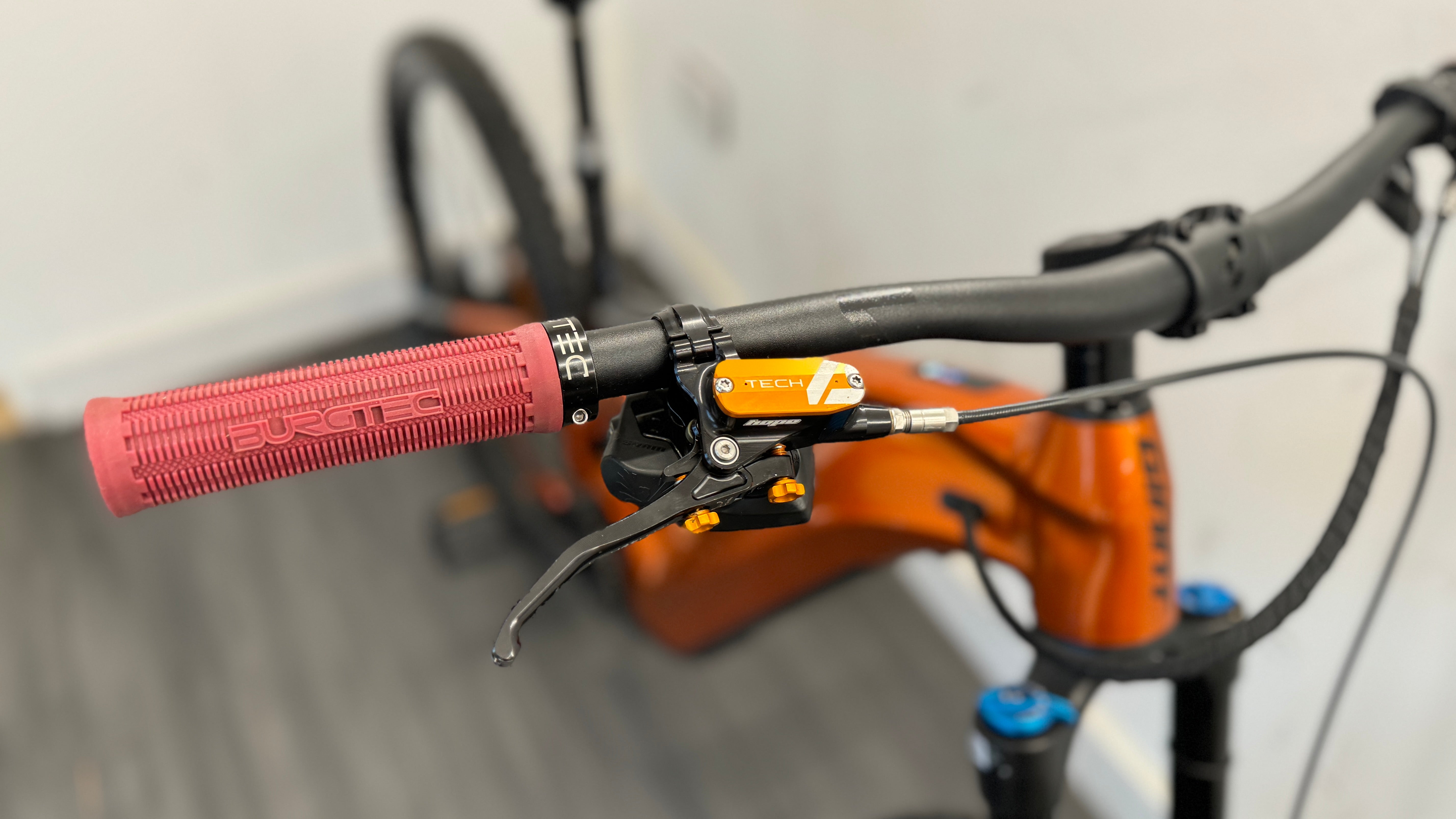 Giant Trance X E+1 Pro 29er LARGE Amber Range Extender Hope tech 4 AXS 658 miles