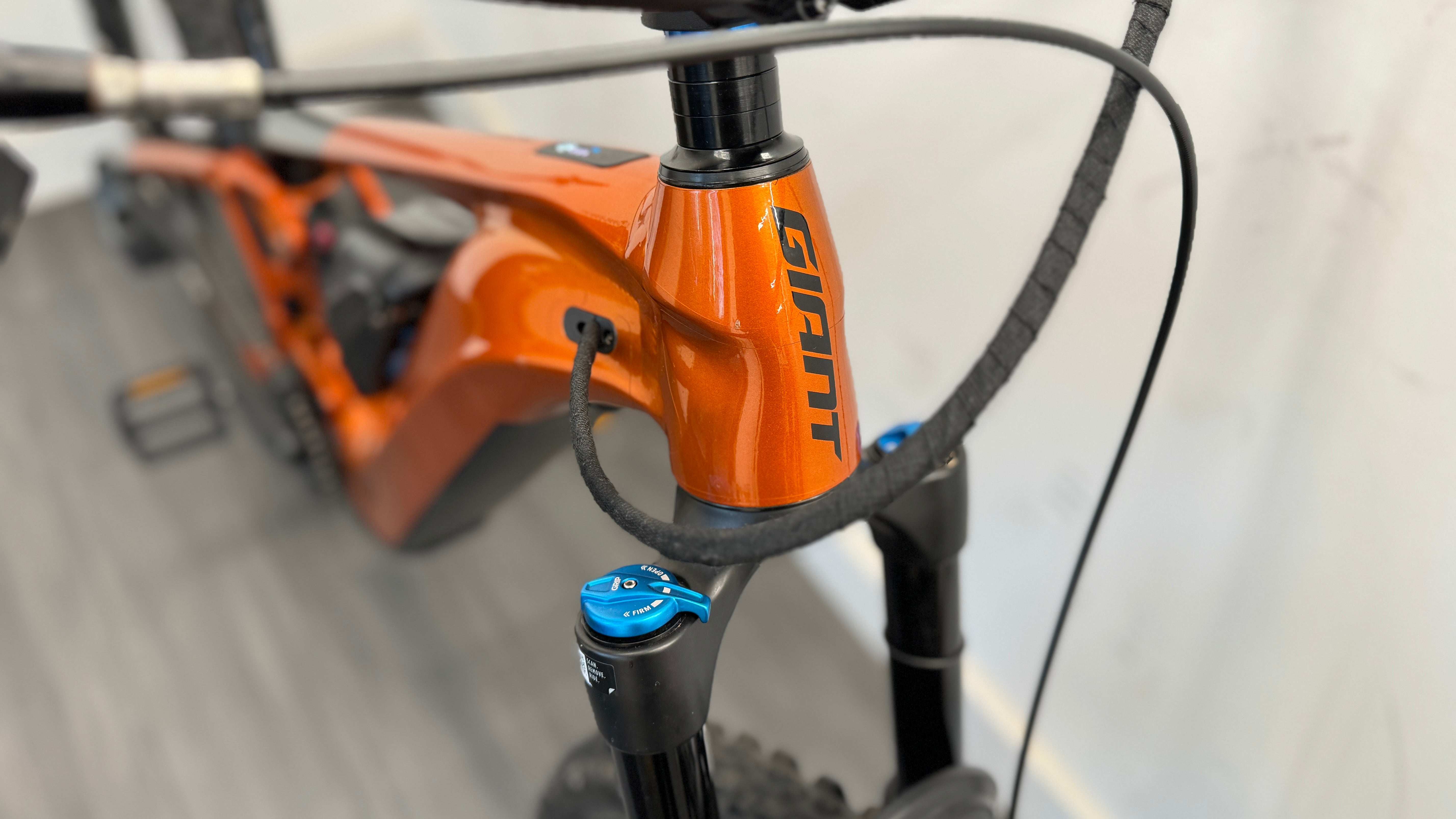 Giant Trance X E+1 Pro 29er LARGE Amber Range Extender Hope tech 4 AXS 658 miles