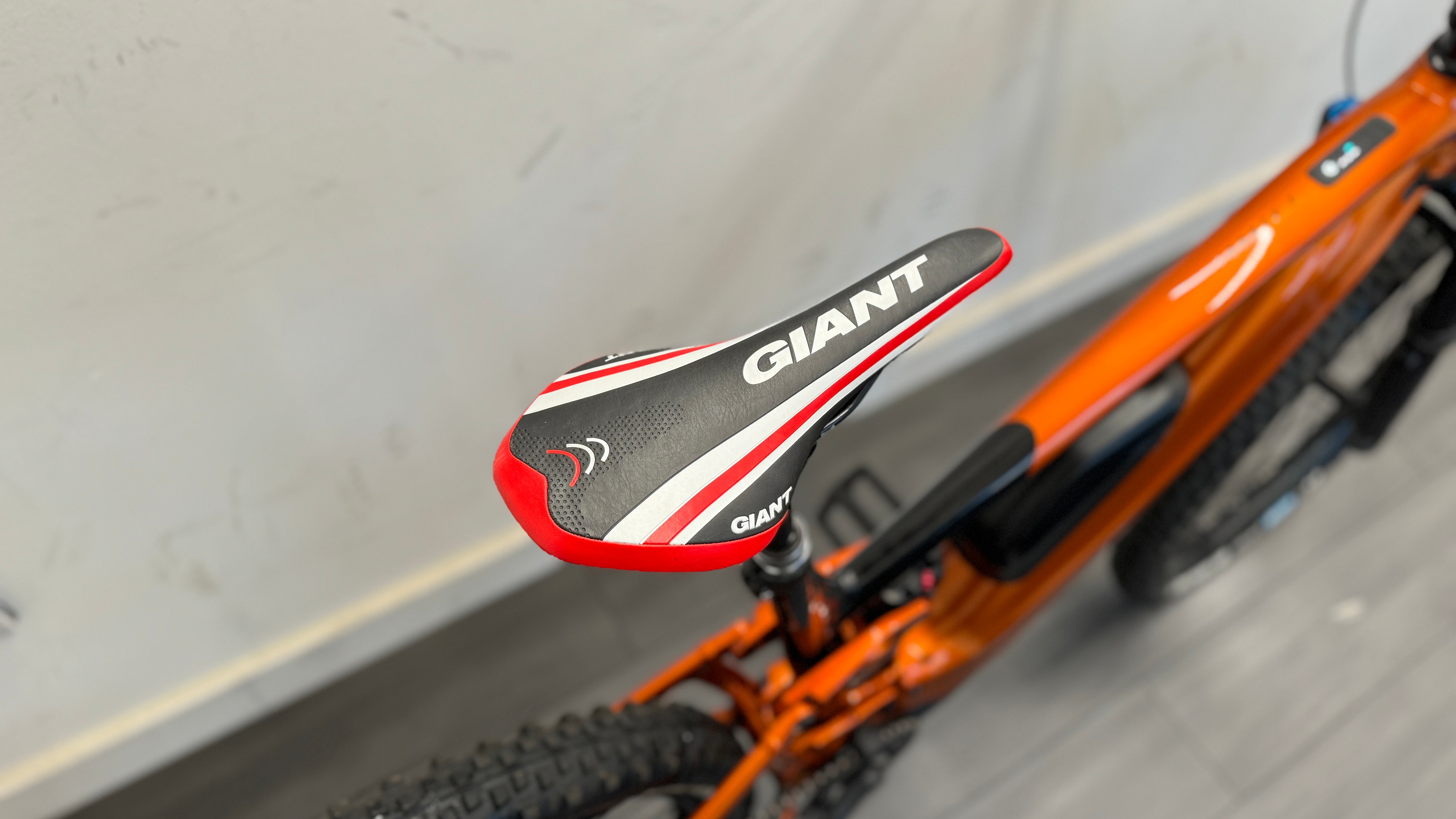 Giant Trance X E+1 Pro 29er LARGE Amber Range Extender Hope tech 4 AXS 658 miles