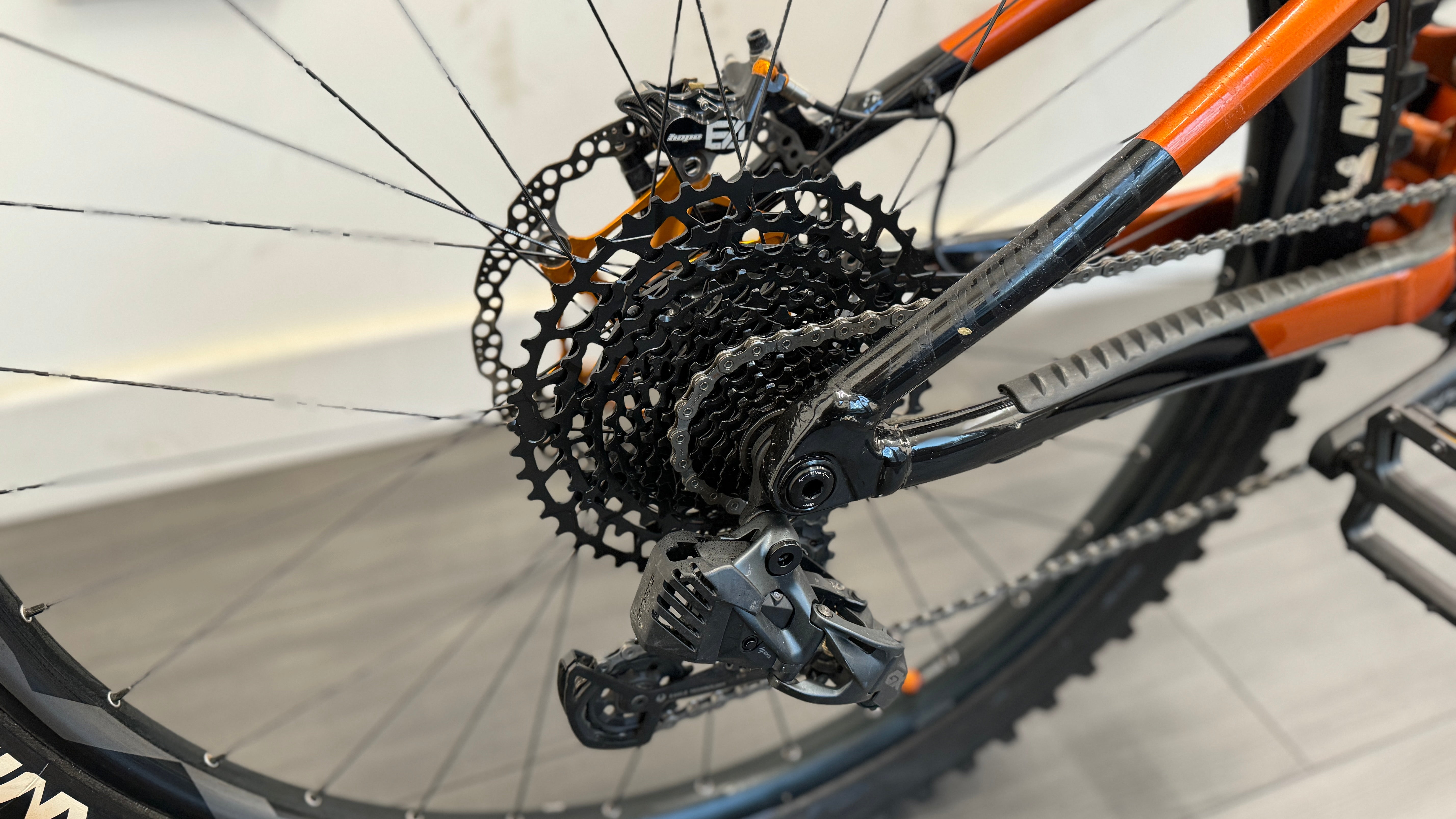 Giant Trance X E+1 Pro 29er LARGE Amber Range Extender Hope tech 4 AXS 658 miles