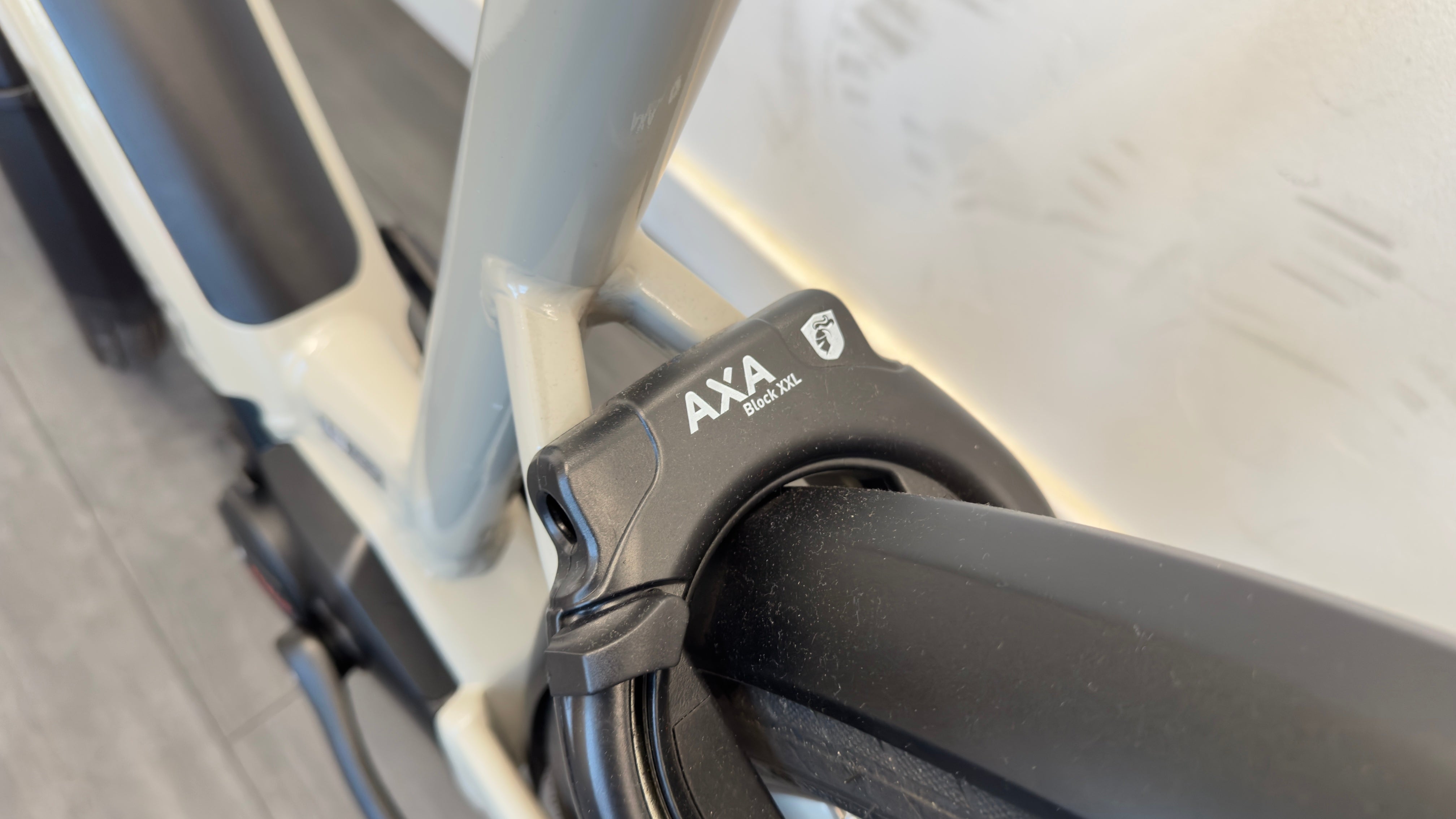 Moustache Mardi 27.4 625Wh battery 75Nm motor LARGE Bosch connect smartphone grip 683 miles £3499 RRP