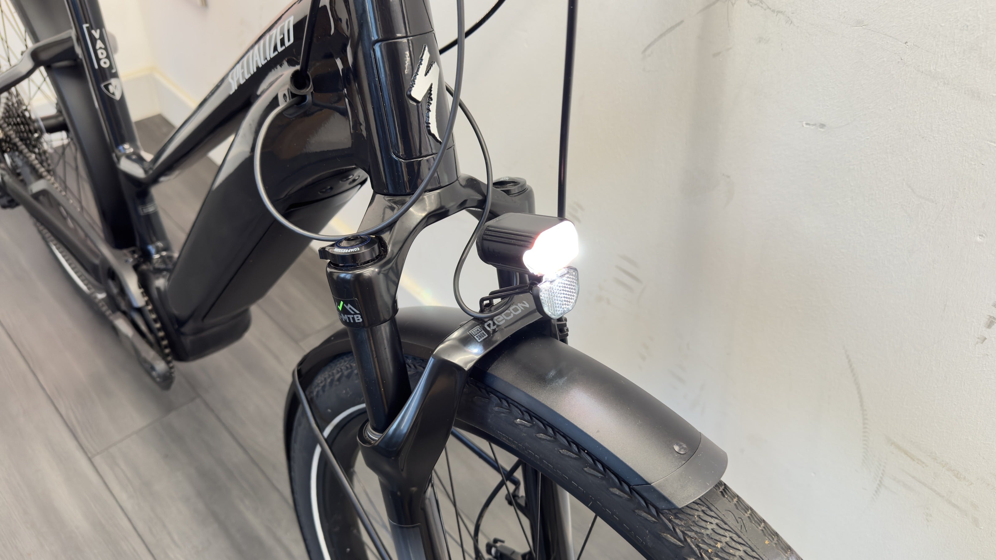 Specialized Turbo Vado 5.0 MEDIUM 710Wh battery 90Nm torque Step-Through 12.5 miles Charger and keys