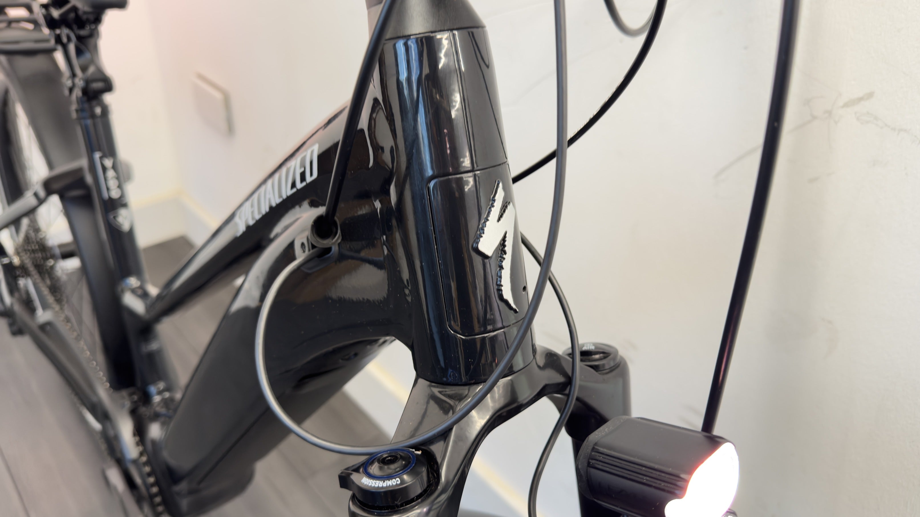 Specialized Turbo Vado 5.0 MEDIUM 710Wh battery 90Nm torque Step-Through 12.5 miles Charger and keys