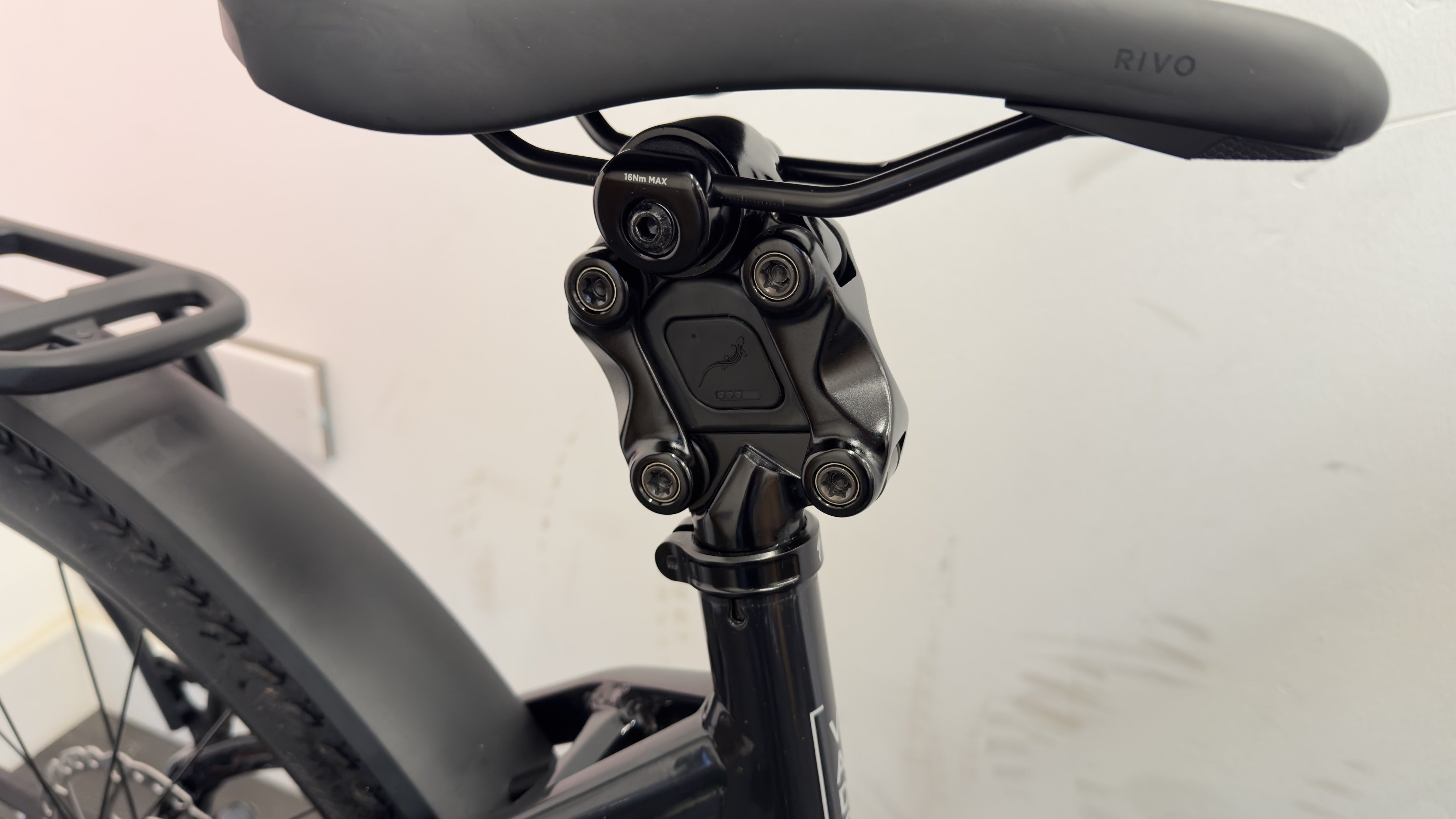 Specialized Turbo Vado 5.0 MEDIUM 710Wh battery 90Nm torque Step-Through 12.5 miles Charger and keys