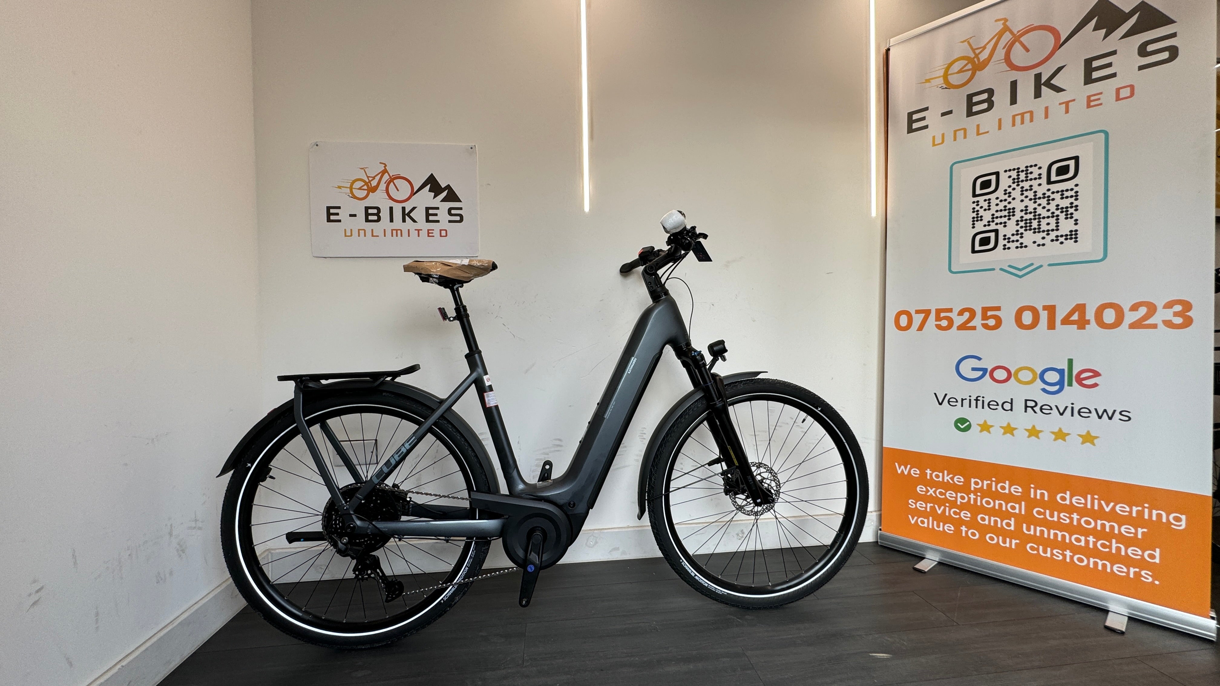 2025 Cube Kathmandu Hybrid Pro 800 LARGE Bike In Slab Grey & Chrome BRAND NEW