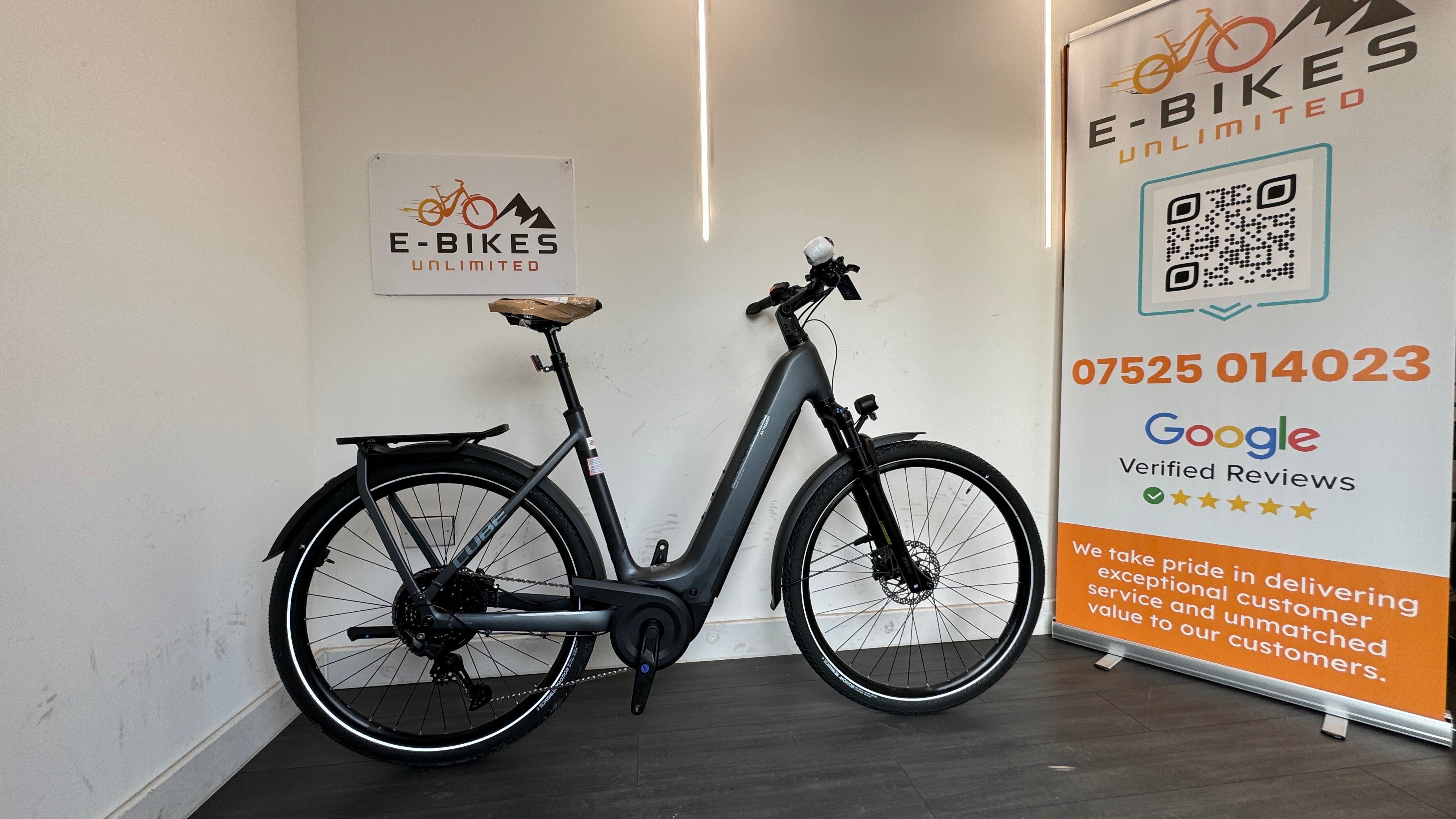 2025 Cube Kathmandu Hybrid Pro 800 LARGE Bike In Slab Grey & Chrome BRAND NEW