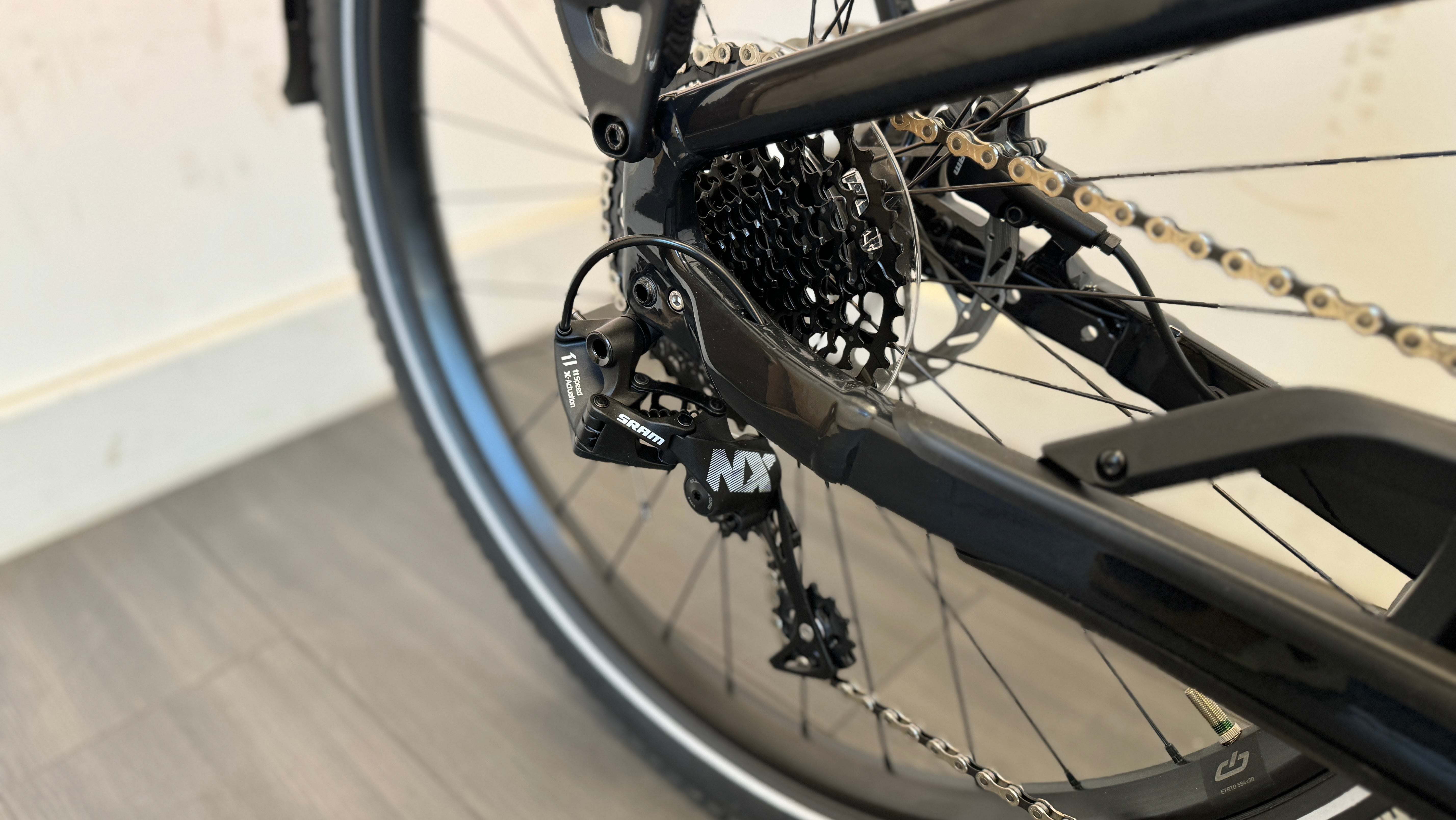 Specialized Turbo Como 4.0 Bike MEDIUM 2.0 motor 70Nm 710Wh battery ONLY 2 miles RRP £2600