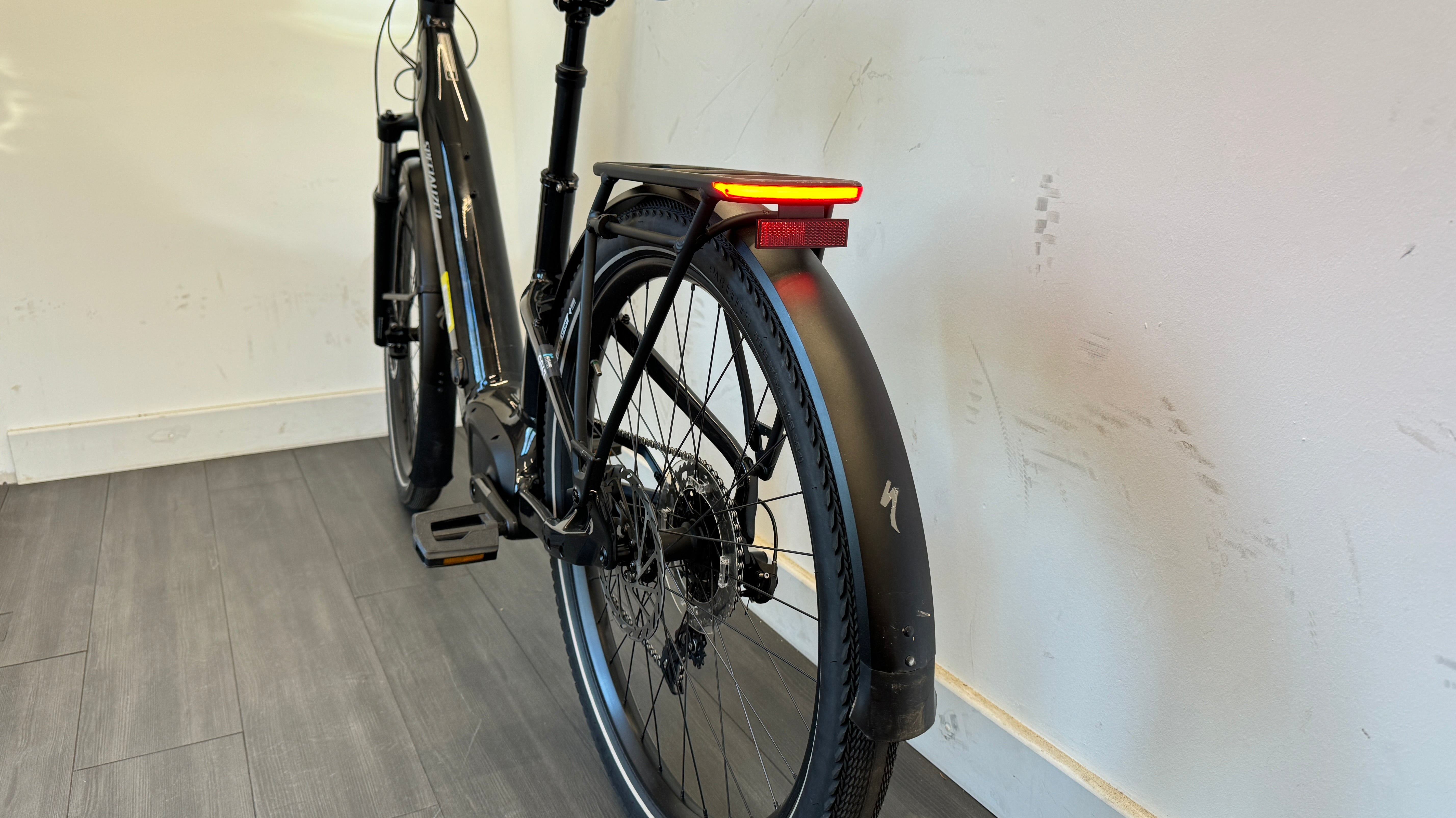 Specialized Turbo Como 4.0 Bike MEDIUM 2.0 motor 70Nm 710Wh battery ONLY 2 miles RRP £2600