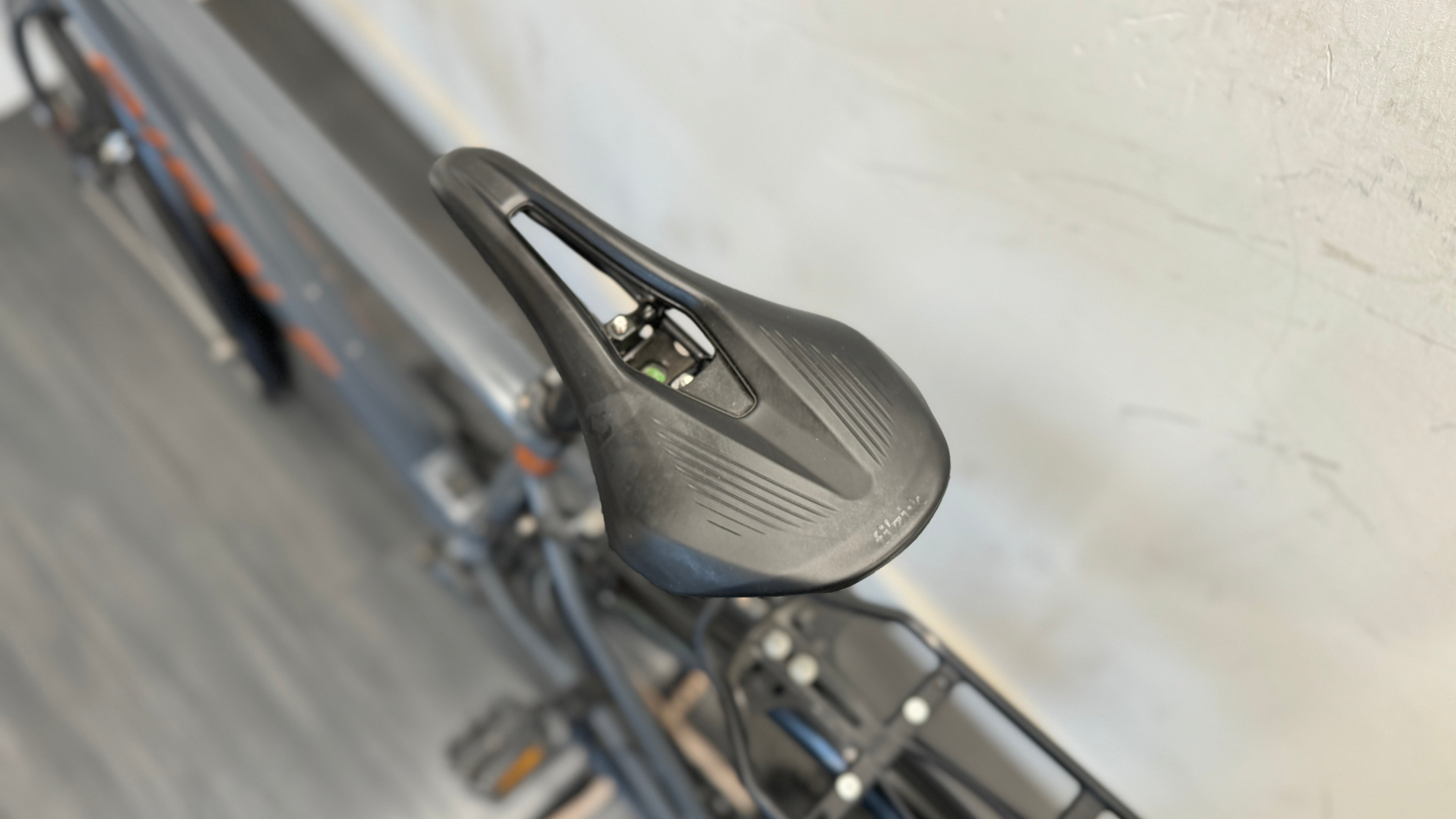 Ribble CGR ALe Shimano 105 Electric Gravel bike 2022 MEDIUM 53cm Grey Copper