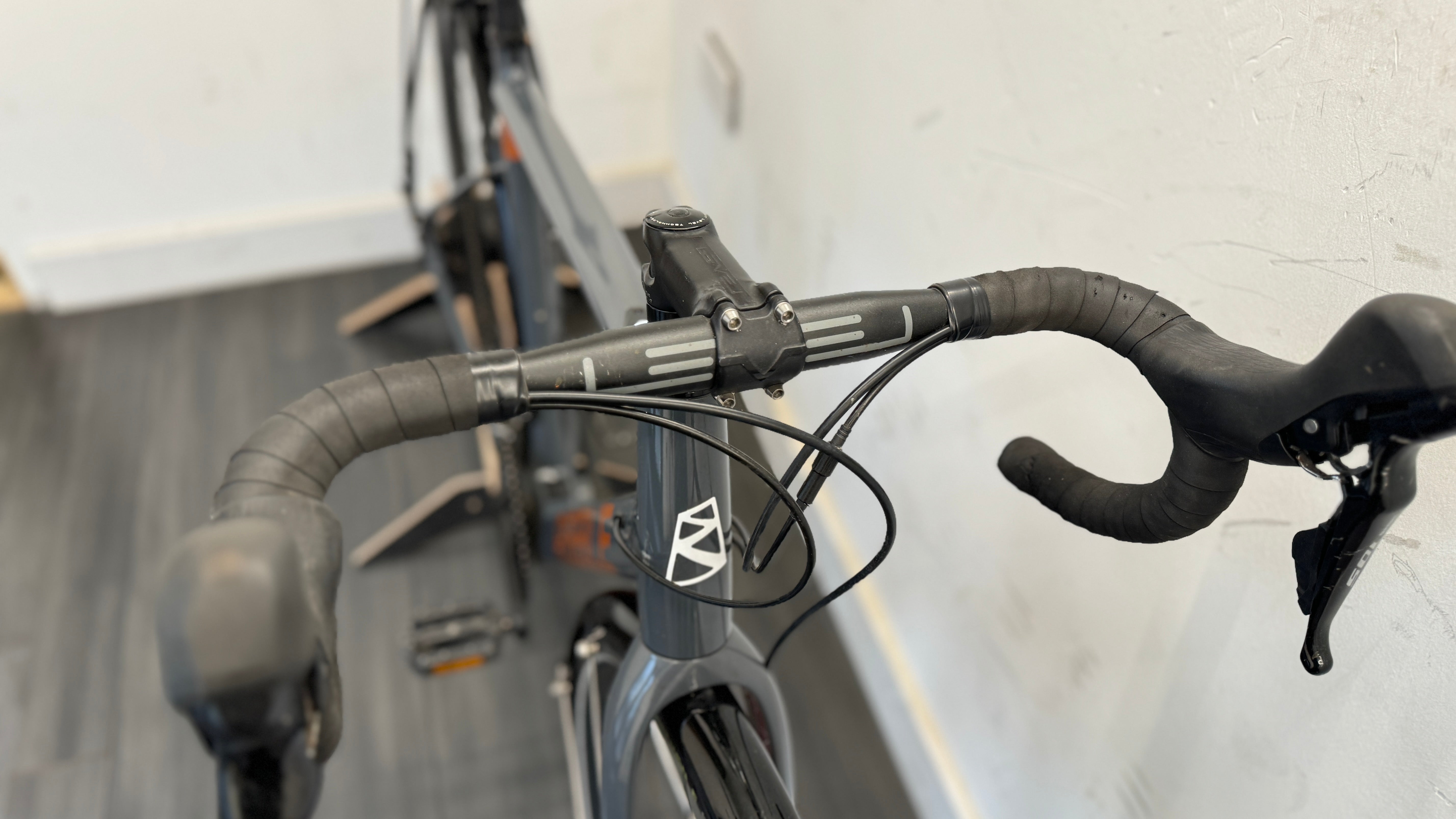 Ribble CGR ALe Shimano 105 Electric Gravel bike 2022 MEDIUM 53cm Grey Copper