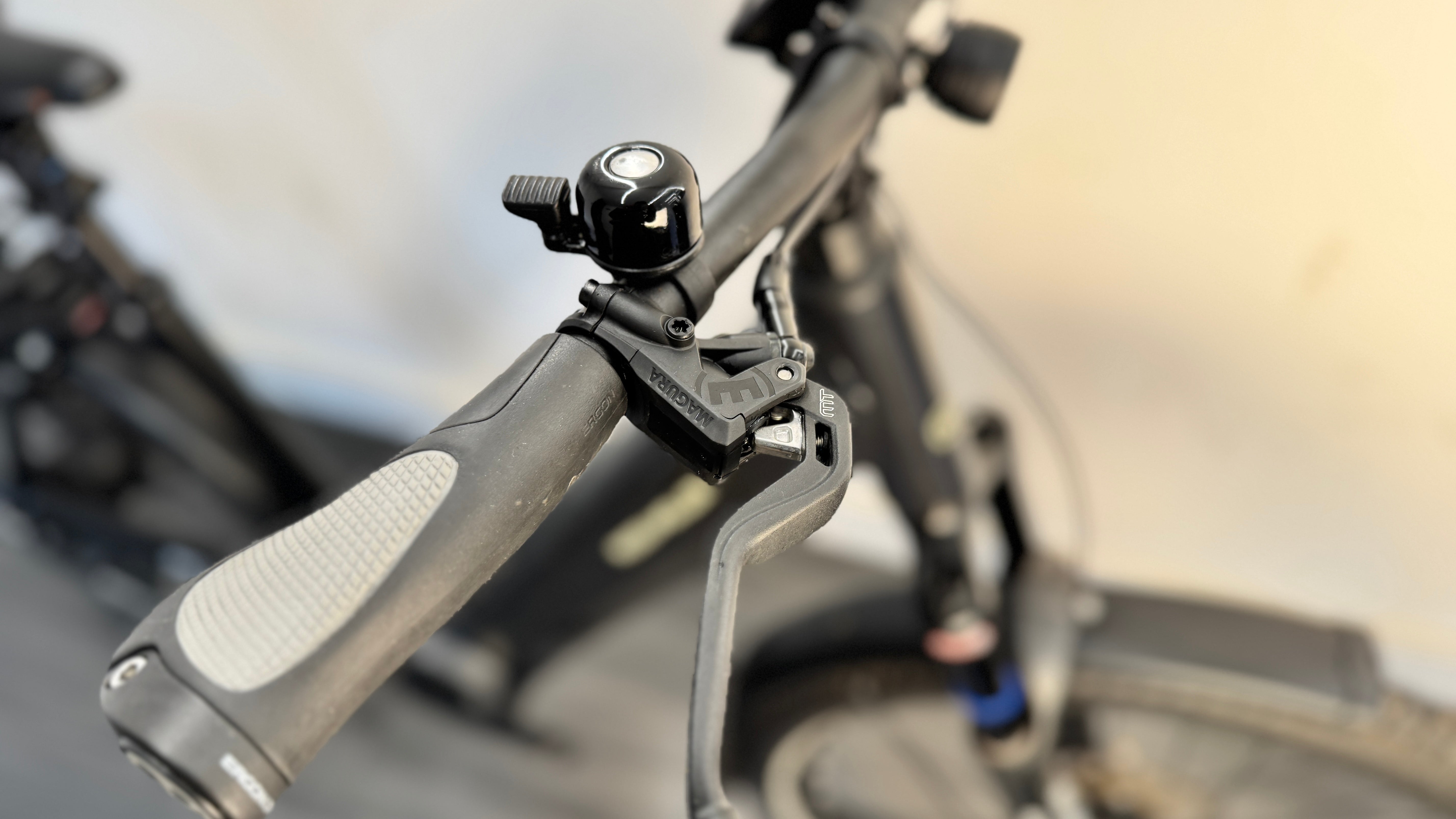 Riese & Muller Nevo GT 51cm Enviolo Belt drive Medium/Large Grey Step through Electric Bike 625Wh 3400 miles