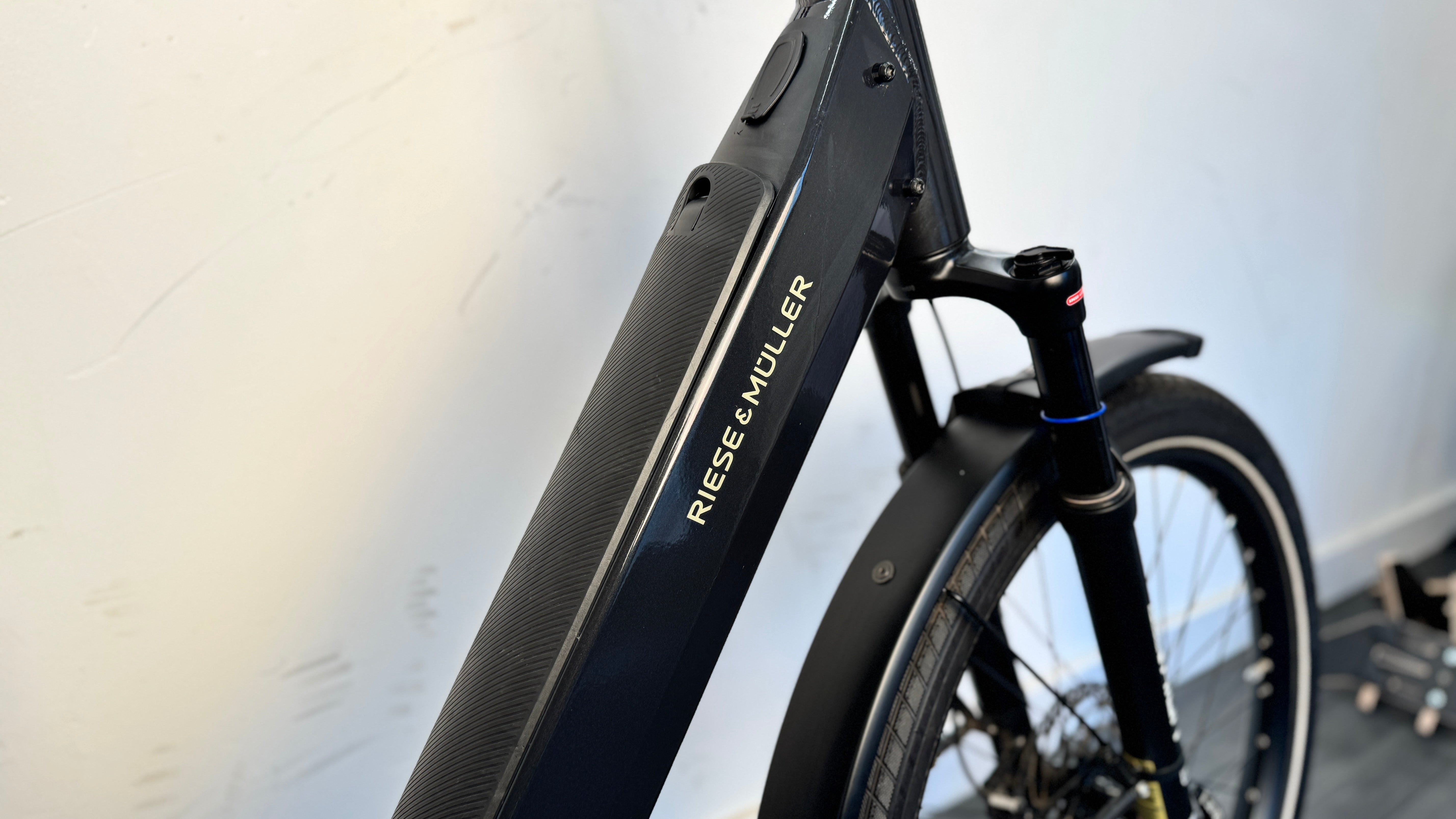 Riese & Muller Nevo GT 51cm Enviolo Belt drive Medium/Large Grey Step through Electric Bike 625Wh 3400 miles