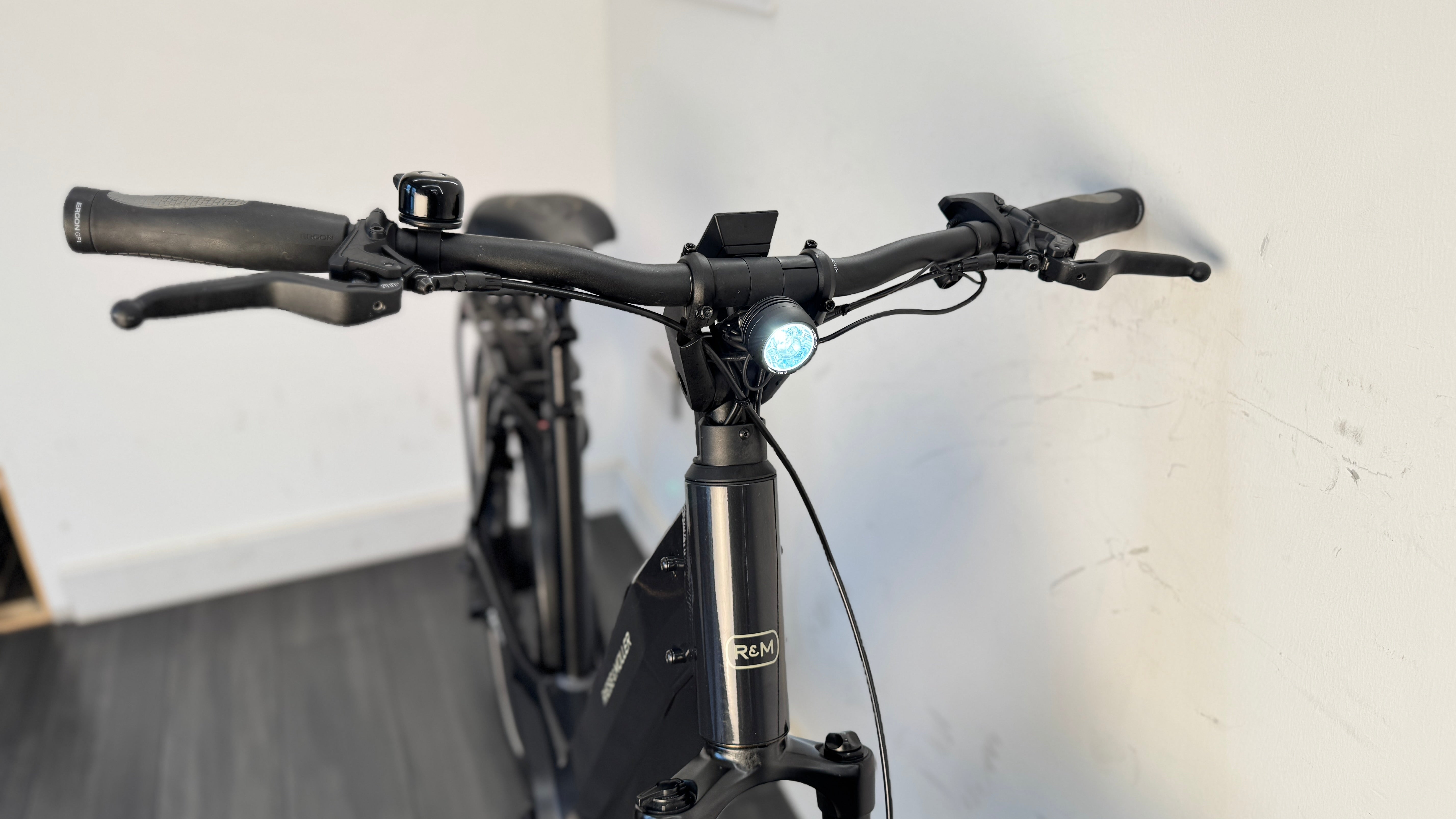 Riese & Muller Nevo GT 51cm Enviolo Belt drive Medium/Large Grey Step through Electric Bike 625Wh 3400 miles