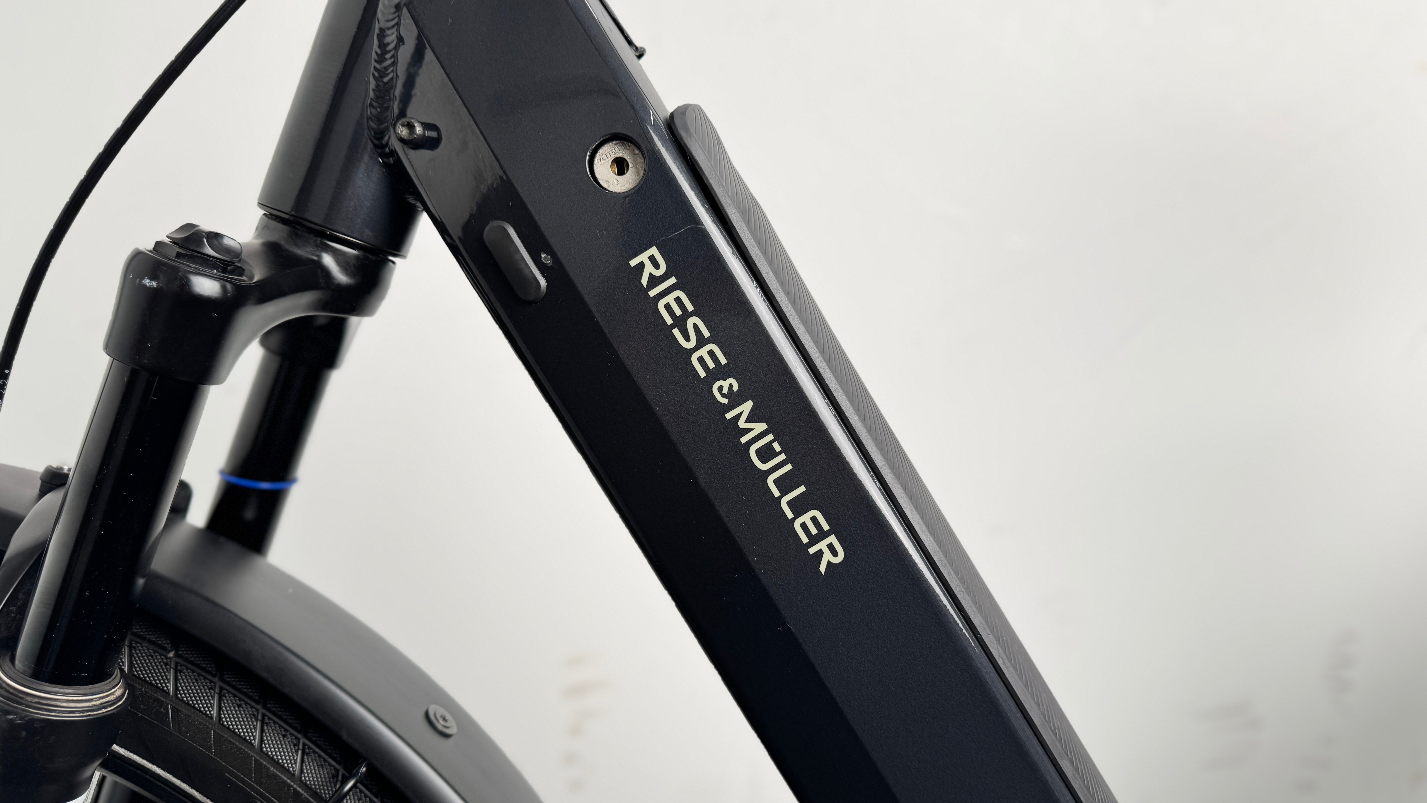 Riese & Muller Nevo GT 51cm Enviolo Belt drive Medium/Large Grey Step through Electric Bike 625Wh 3400 miles