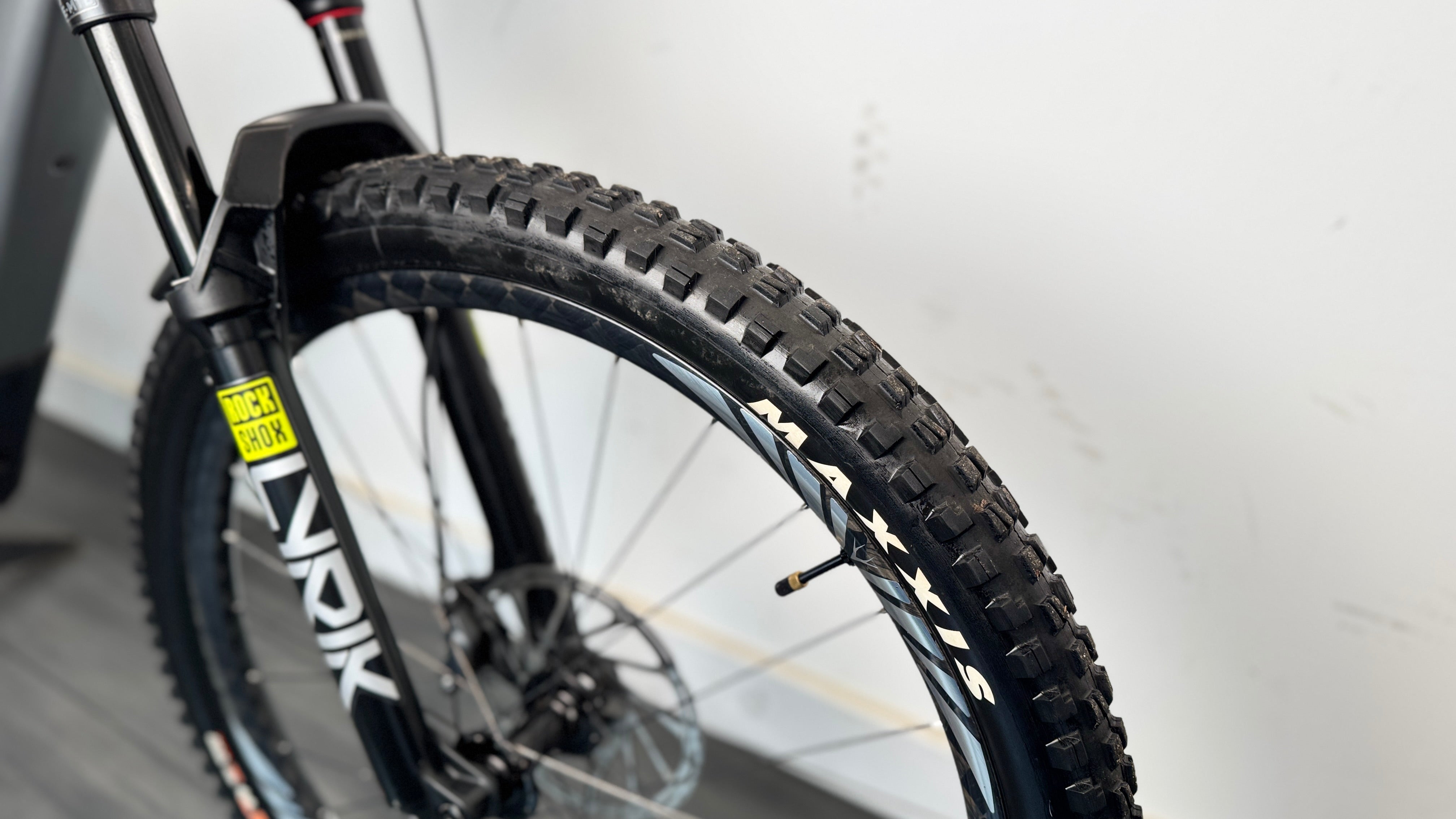 Whyte E-Lyte 150 RSX LARGE ELECTRIC Bike 2024 Gloss Silver/Matt UD Carbon AXS RRP £5000