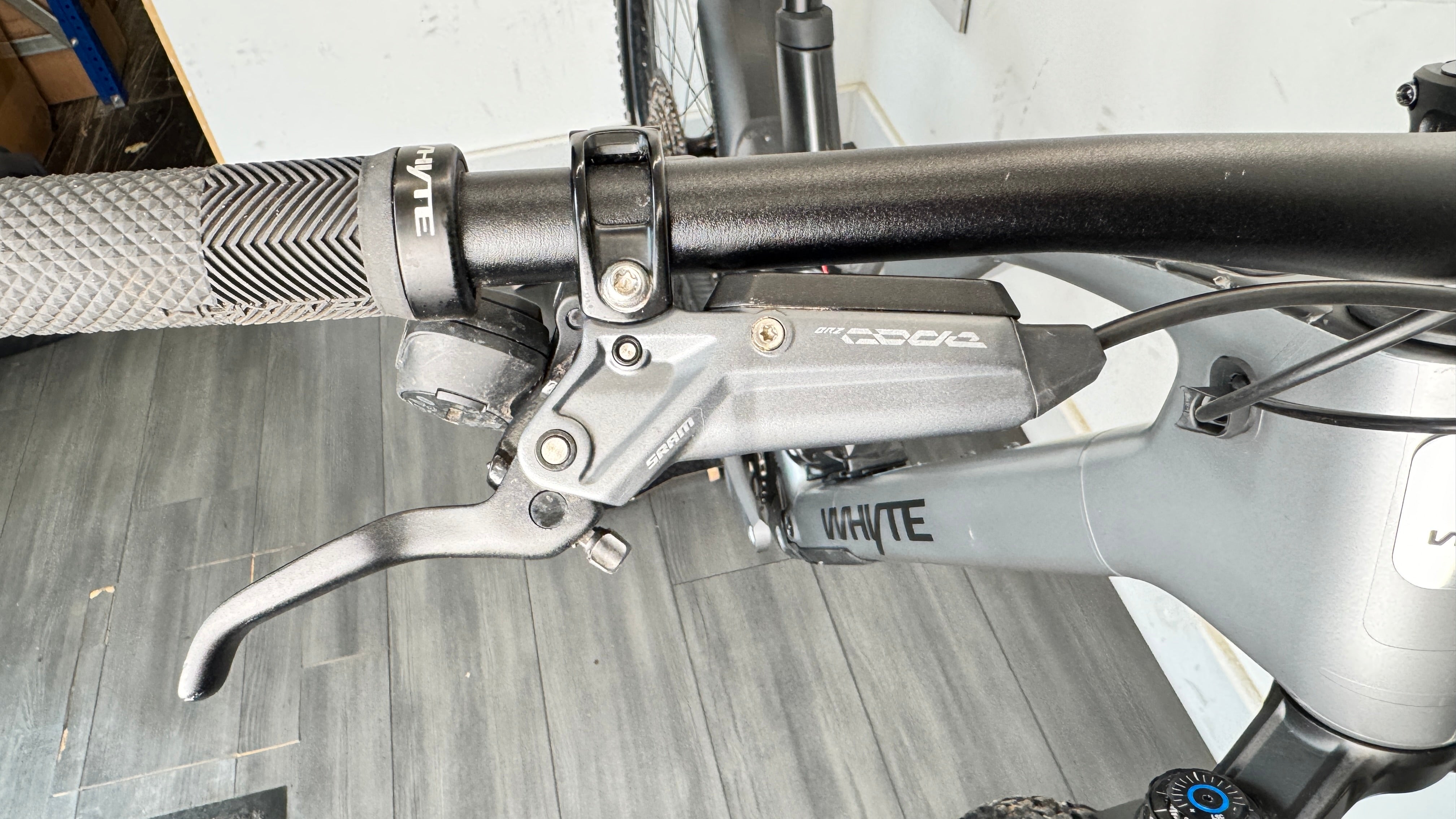 Whyte E-Lyte 150 RSX LARGE ELECTRIC Bike 2024 Gloss Silver/Matt UD Carbon AXS RRP £5000