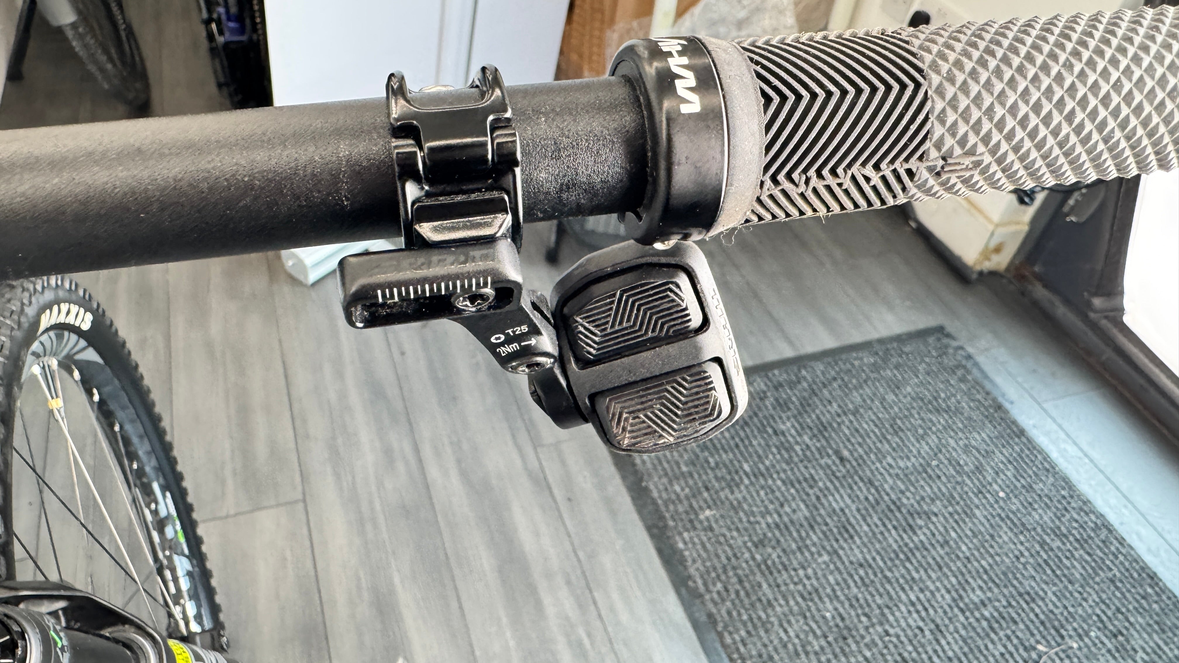 Whyte E-Lyte 150 RSX LARGE ELECTRIC Bike 2024 Gloss Silver/Matt UD Carbon AXS RRP £5000