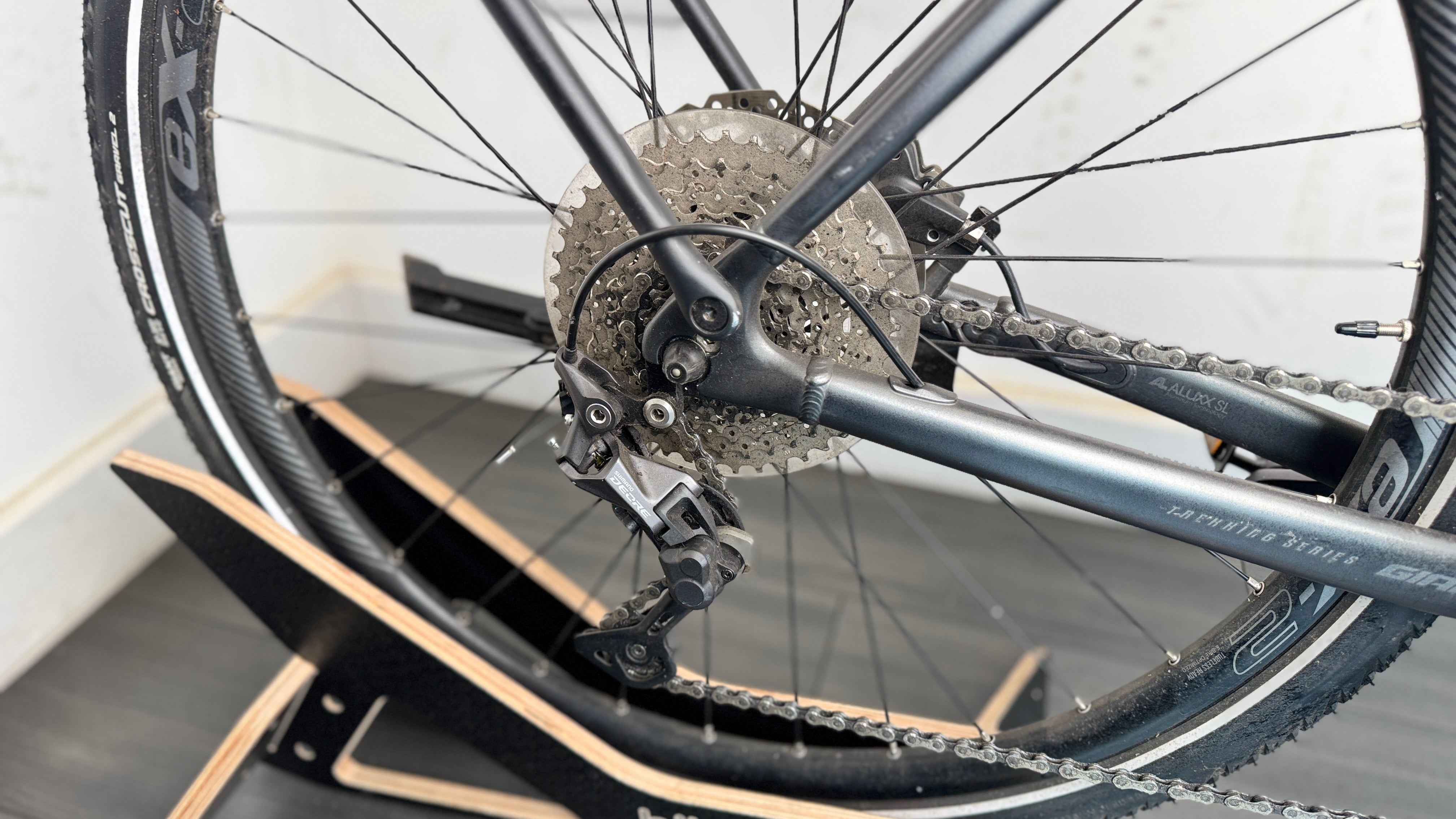 Giant Explore E+ 1 Trekking Bike 500 GTS XL Gunmetal Black RRP £2600