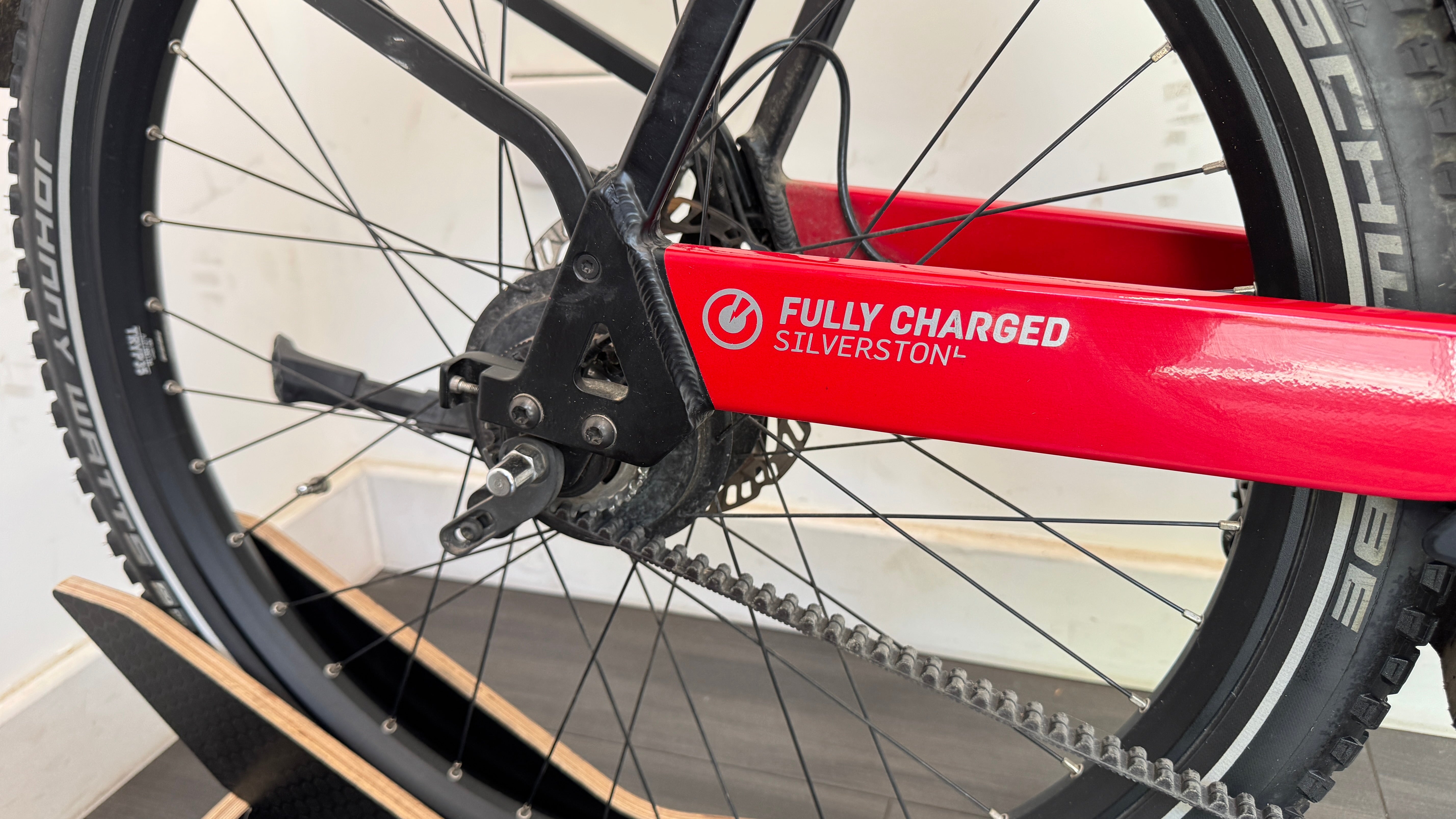 Riese & Muller Nevo III G4 51cm MEDIUM Dynamic Red Nyon Enviolo Belt Drive Electric Bike 625Wh