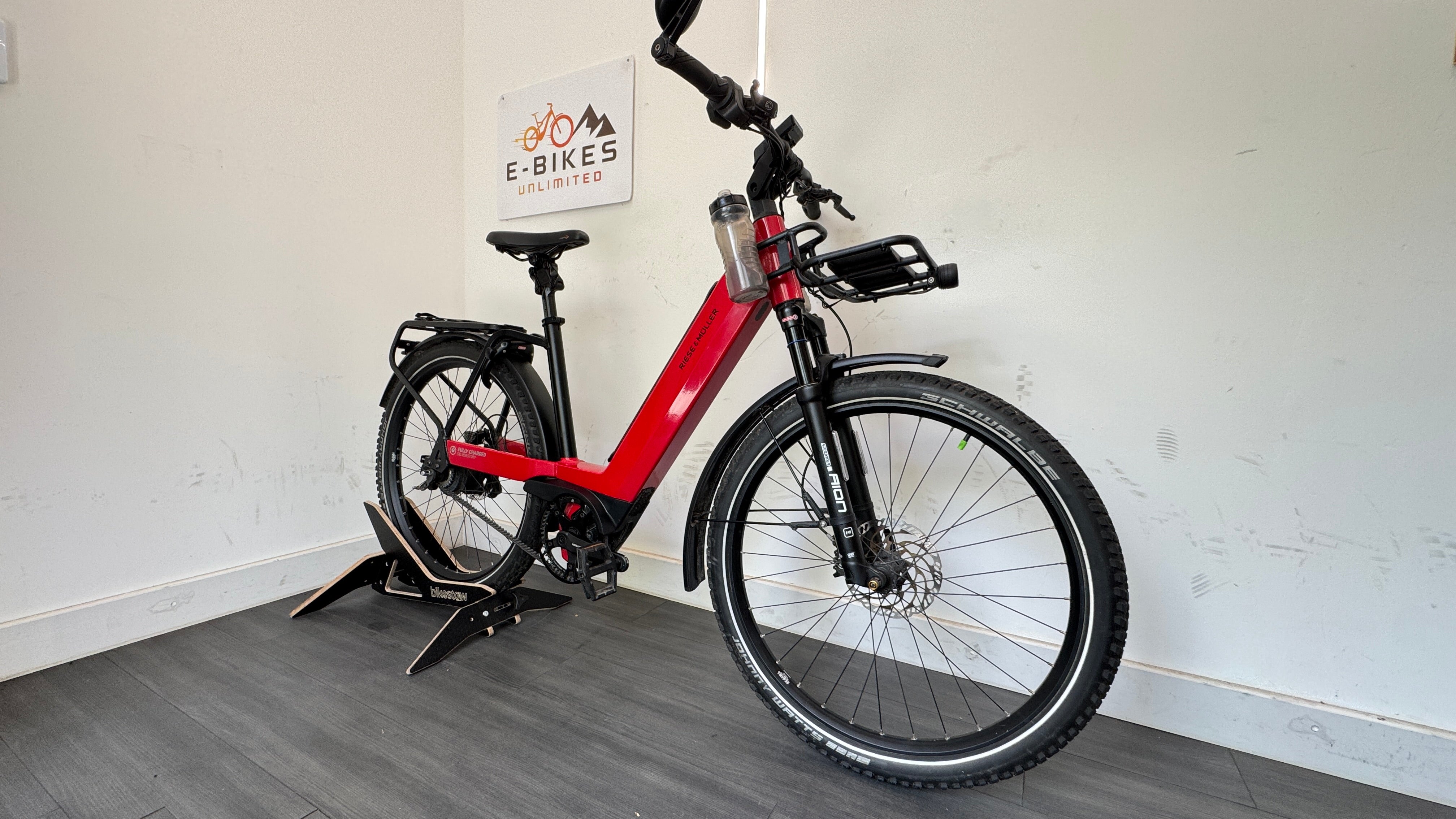 Riese & Muller Nevo III G4 51cm MEDIUM Dynamic Red Nyon Enviolo Belt Drive Electric Bike 625Wh