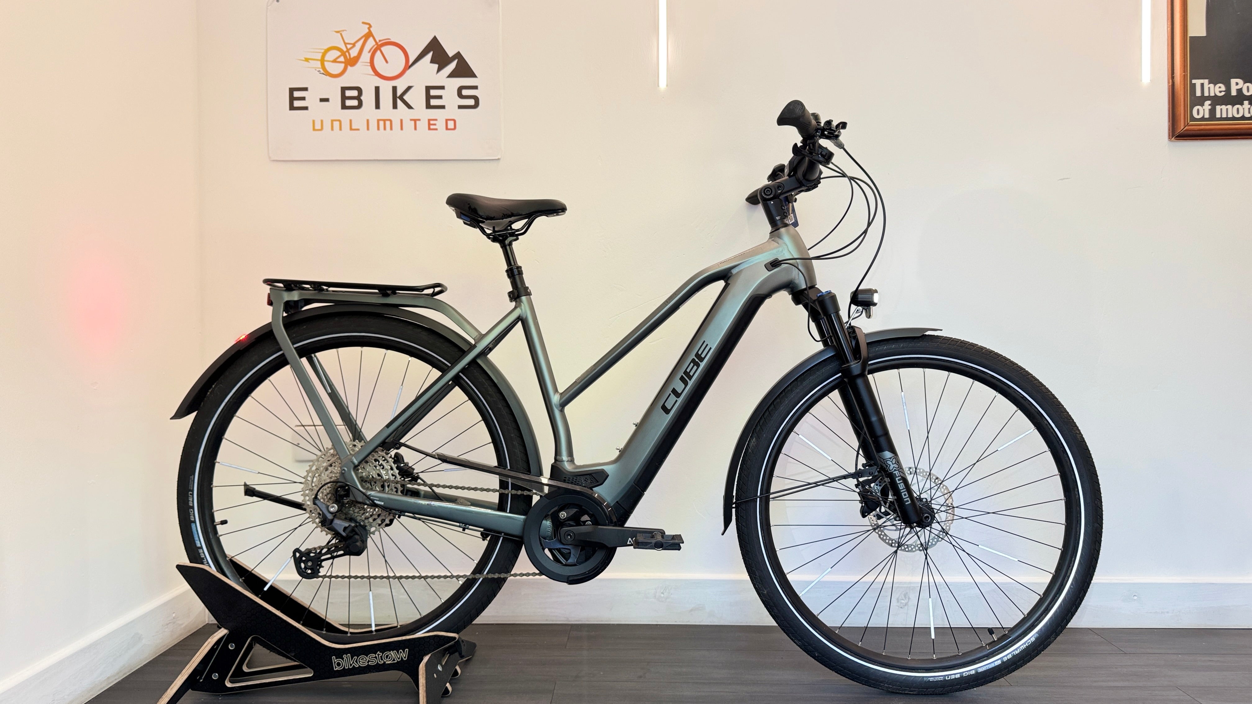 Cube Kathmandu Hybrid Pro MEDIUM Trapeze 625 Hybrid Electric Bike 2022 only 169 miles