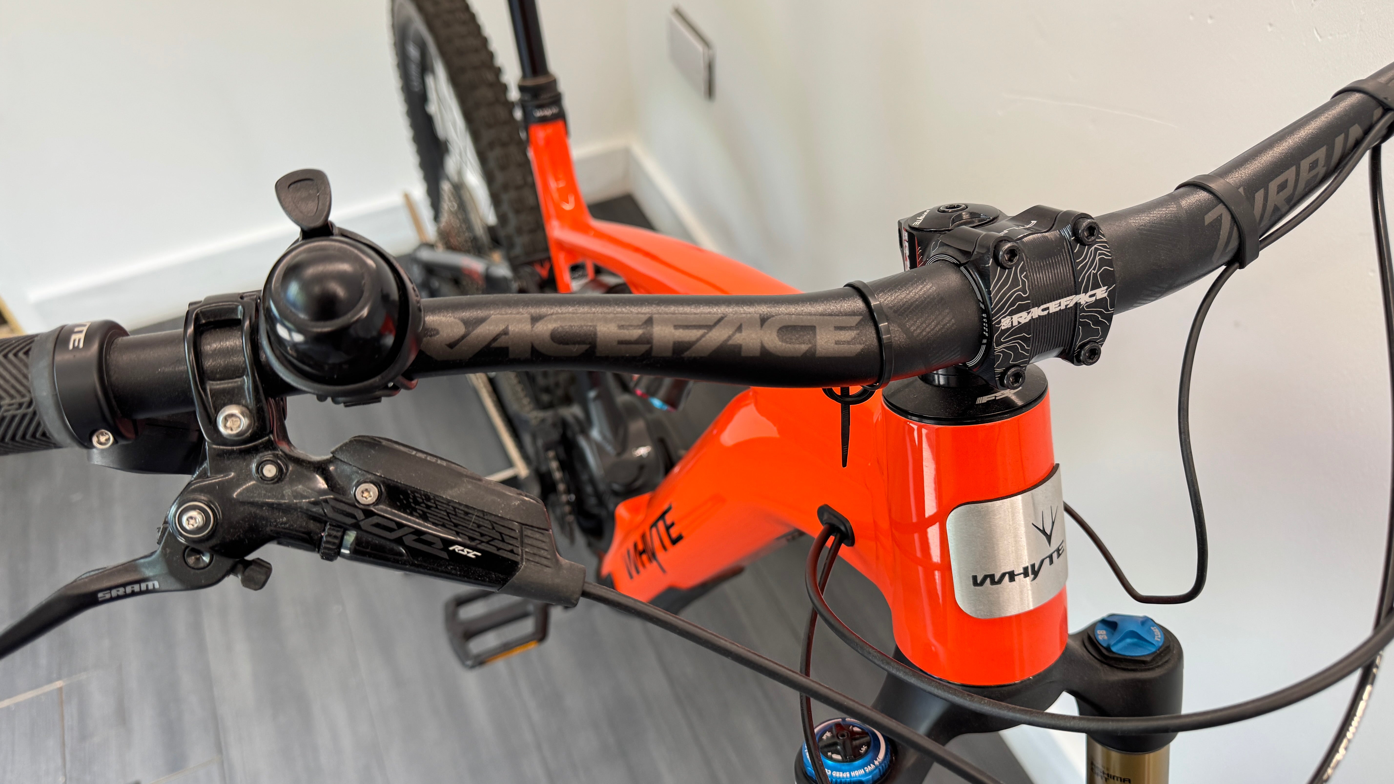 2025  Whyte E-180 RSX 29er/27.5 LARGE Electric Mountain Bike - Gloss Orange/Matt Black ONLY 60 miles