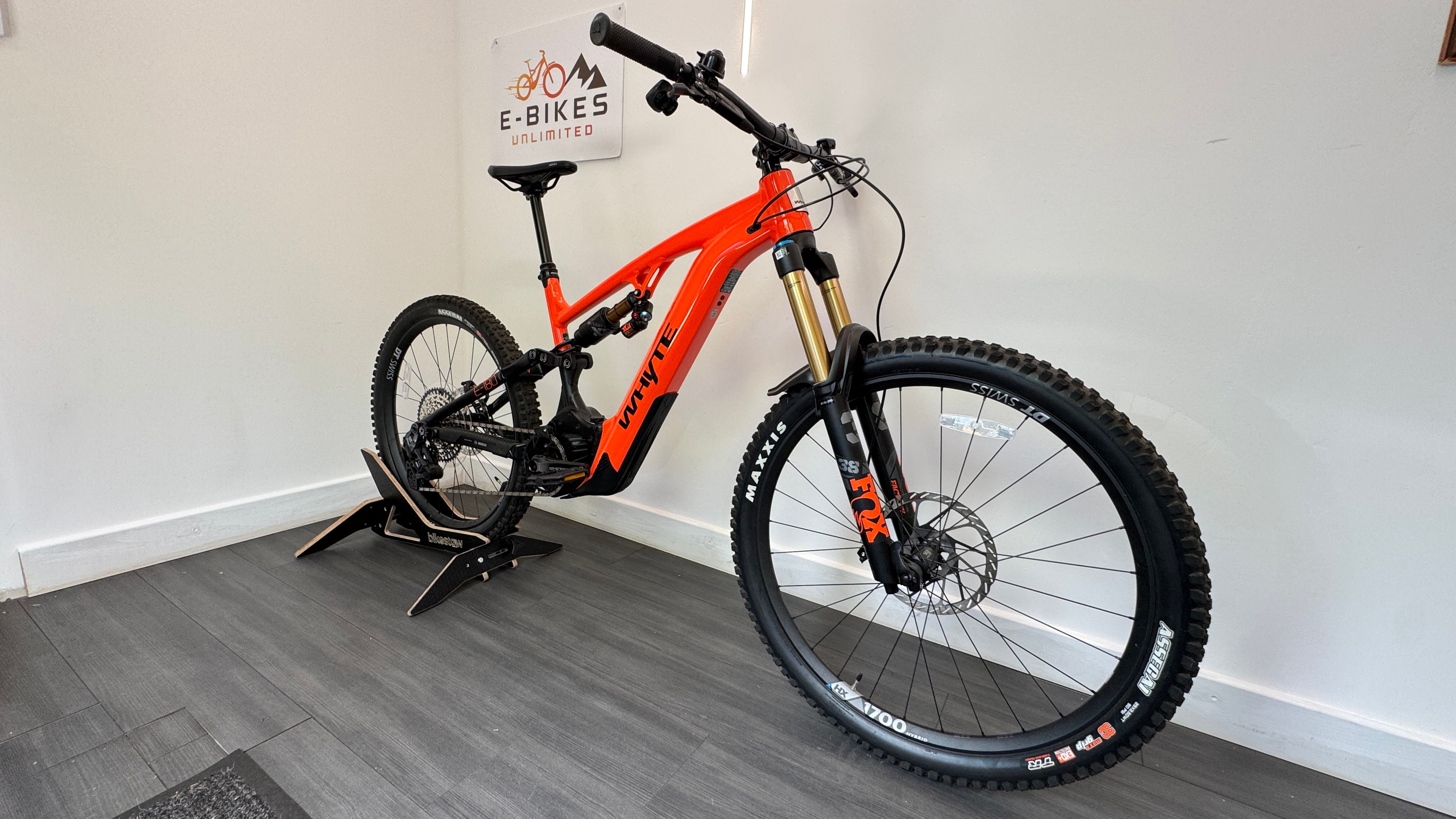 2025  Whyte E-180 RSX 29er/27.5 LARGE Electric Mountain Bike - Gloss Orange/Matt Black ONLY 60 miles