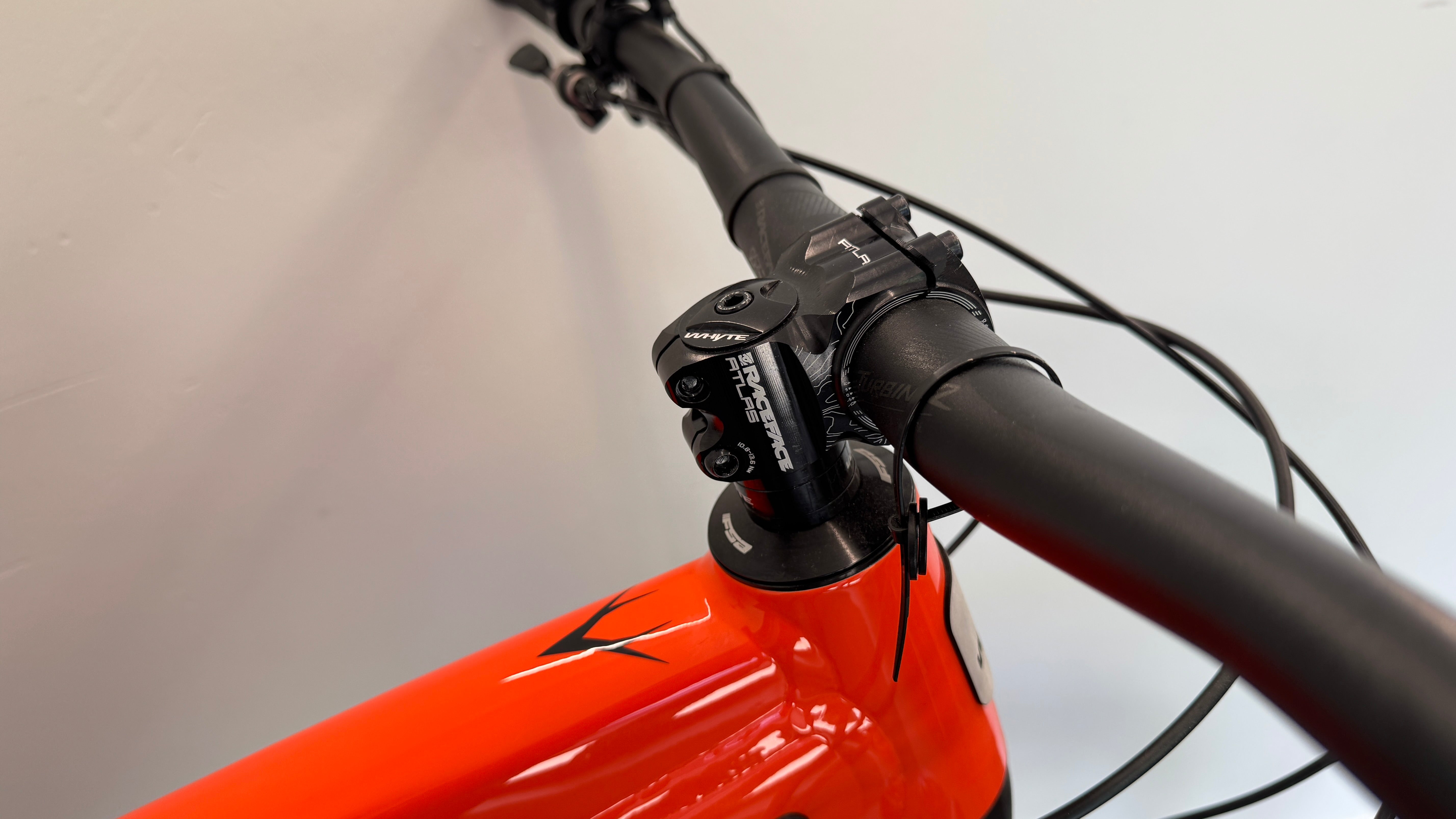 2025  Whyte E-180 RSX 29er/27.5 LARGE Electric Mountain Bike - Gloss Orange/Matt Black ONLY 60 miles