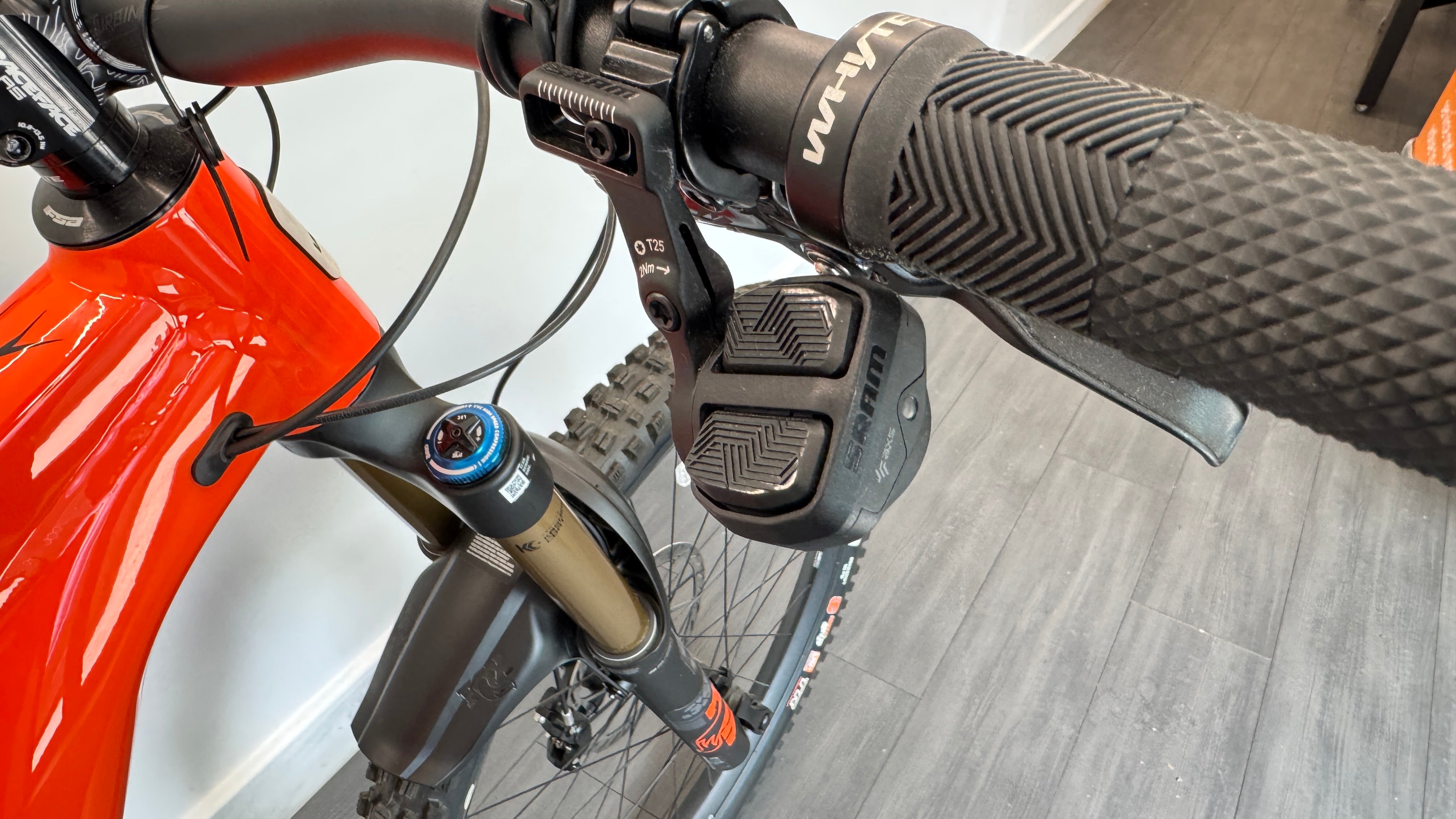 2025  Whyte E-180 RSX 29er/27.5 LARGE Electric Mountain Bike - Gloss Orange/Matt Black ONLY 60 miles