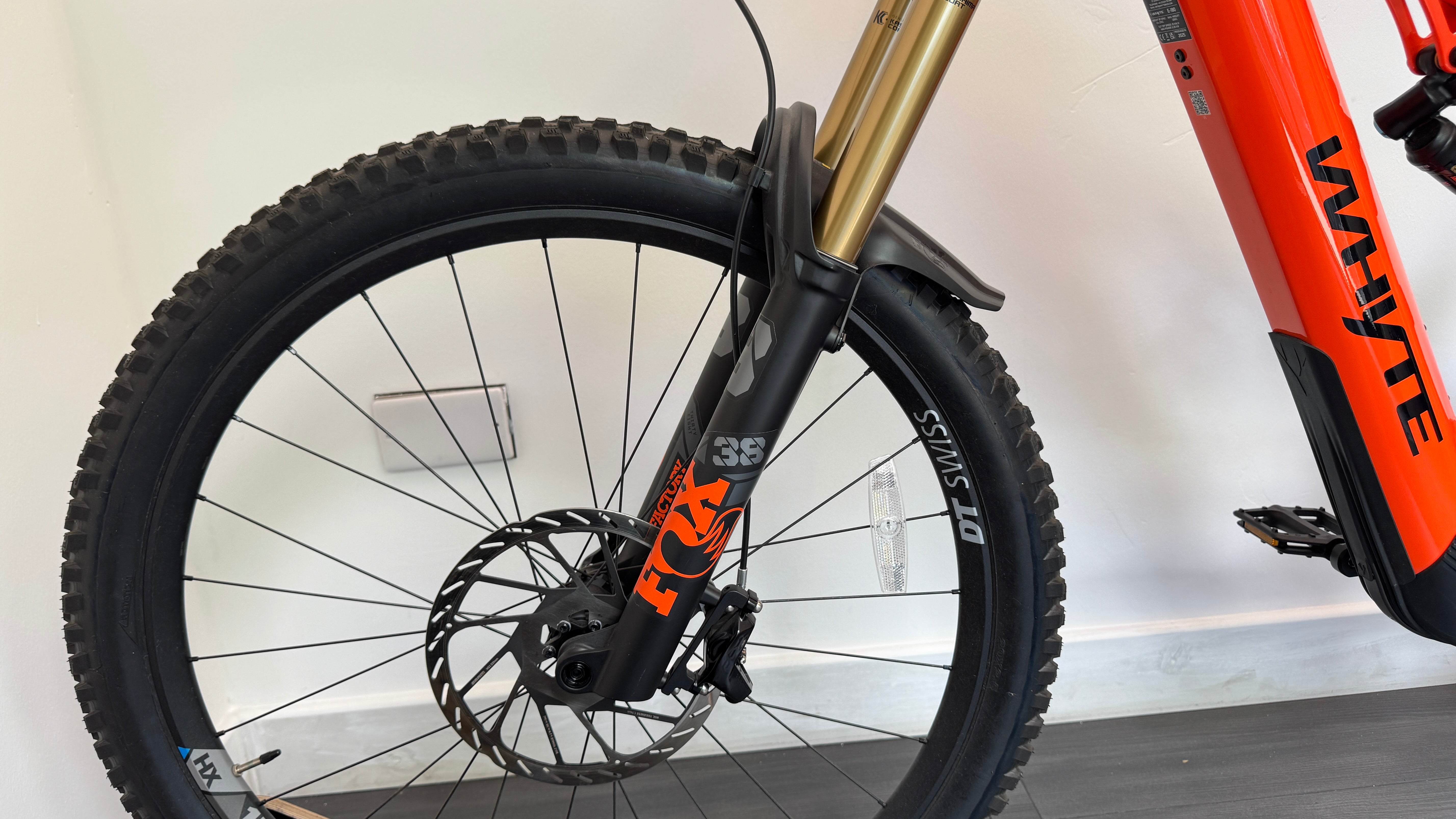 2025  Whyte E-180 RSX 29er/27.5 LARGE Electric Mountain Bike - Gloss Orange/Matt Black ONLY 60 miles