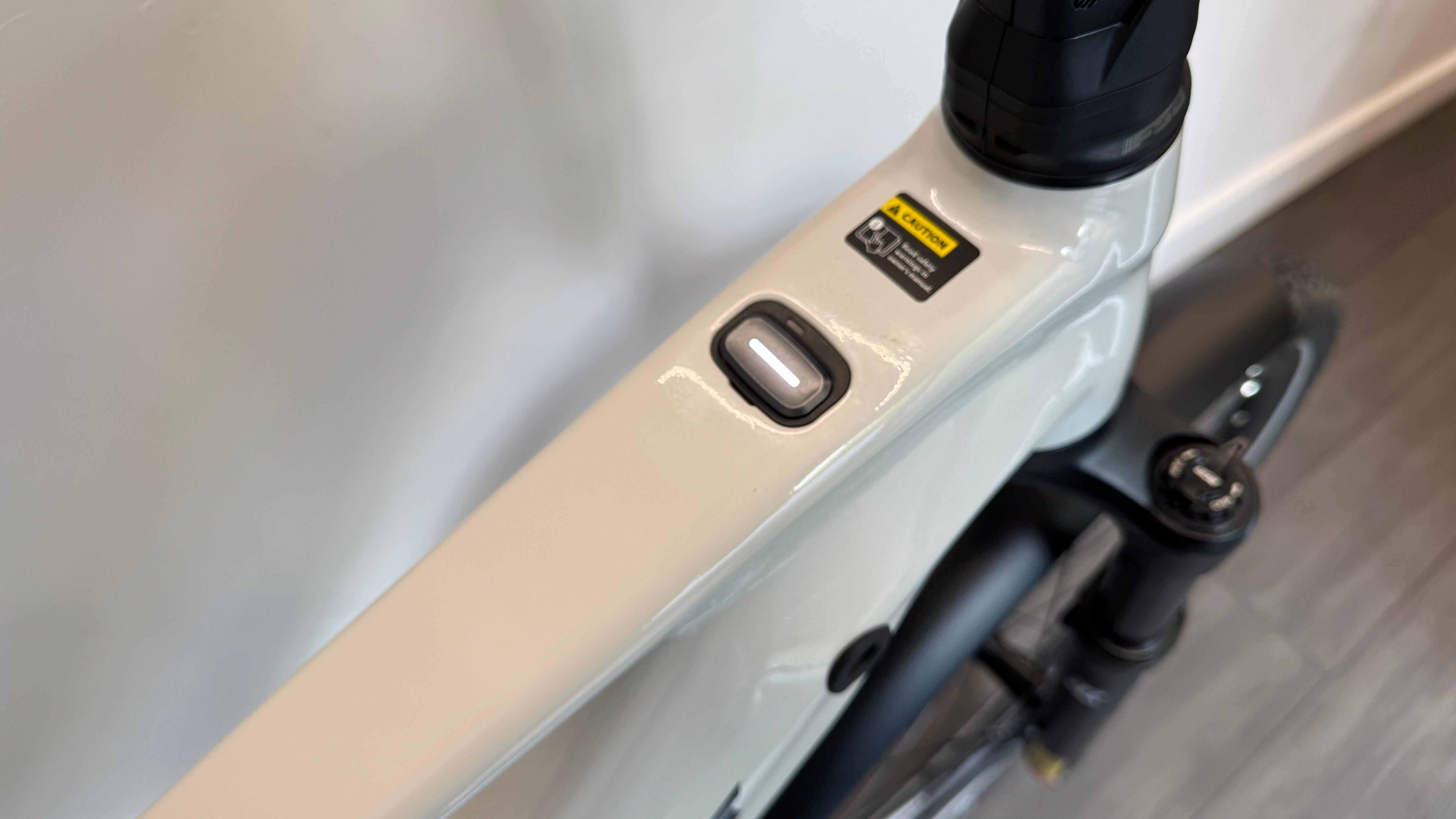 Giant Explore E+ 0 DD MEDIUM Electric Bike Enviolo Automatiq 800Wh battery Gates Carbon 116 miles Drive