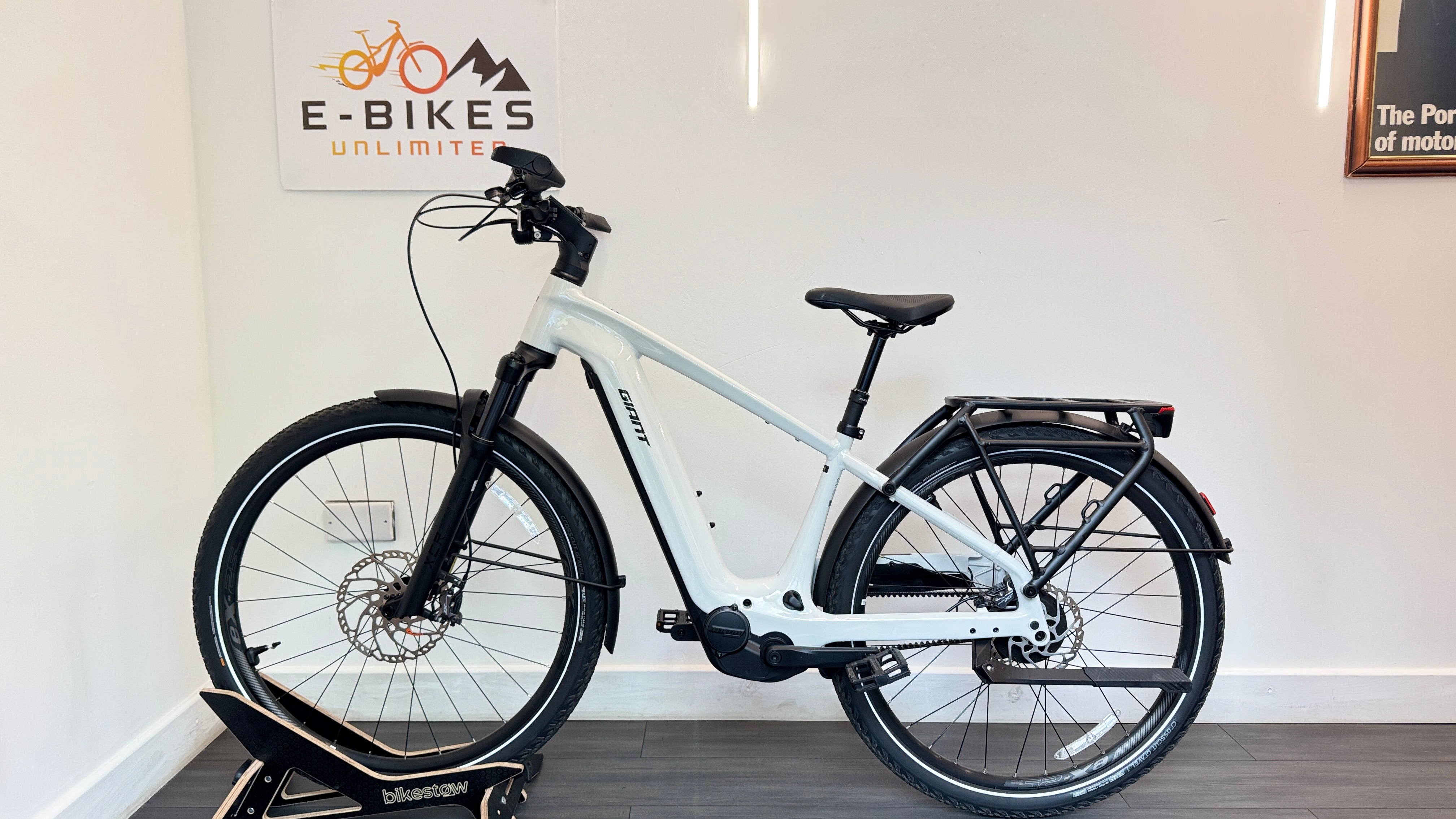 Giant Explore E+ 0 DD MEDIUM Electric Bike Enviolo Automatiq 800Wh battery Gates Carbon 116 miles Drive
