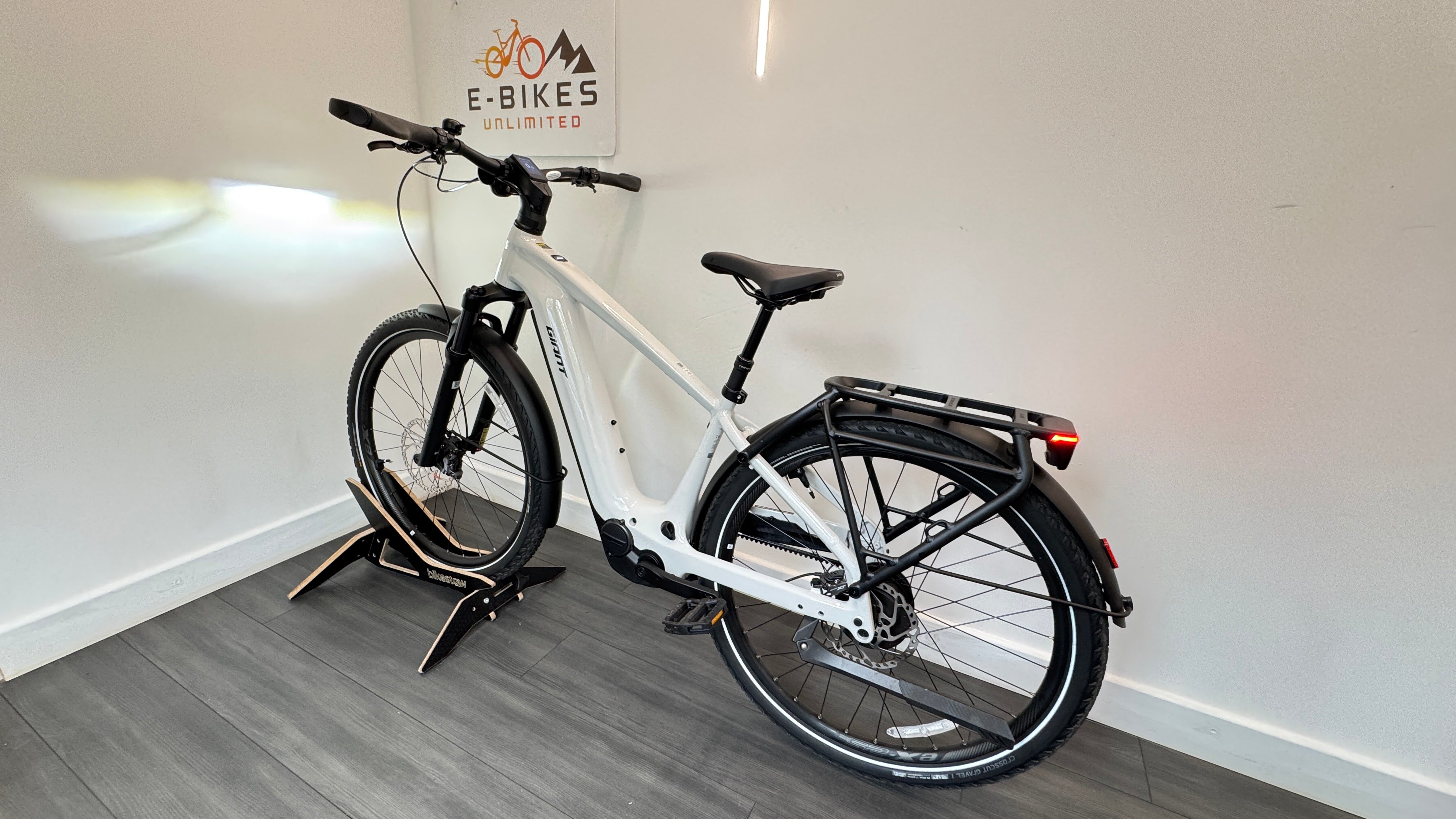 Giant Explore E+ 0 DD MEDIUM Electric Bike Enviolo Automatiq 800Wh battery Gates Carbon 116 miles Drive