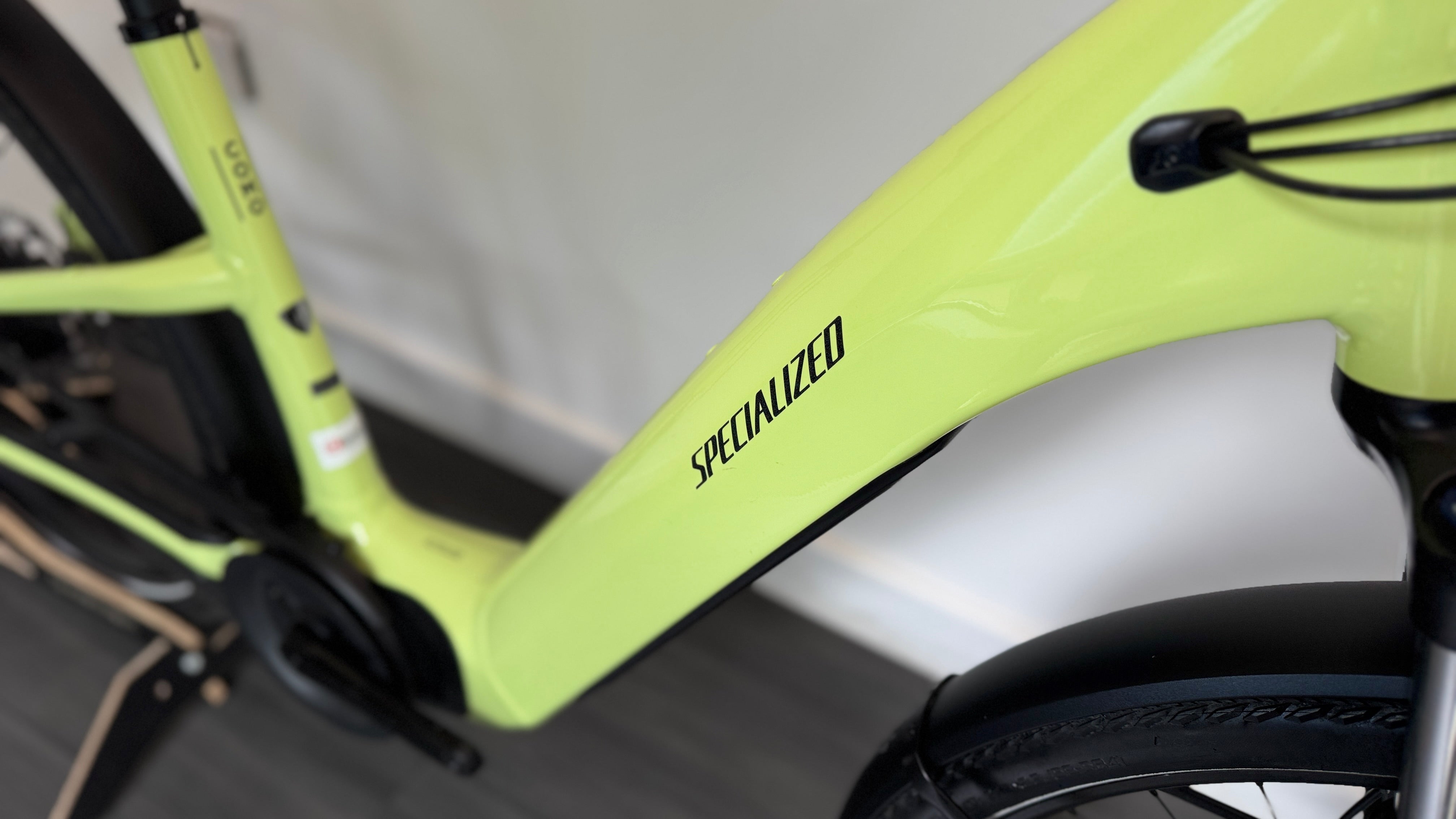 Specialized Como 3.0 IGH LARGE Limestone/Black Reflective Enviolo Belt Drive ONLY 108 miles