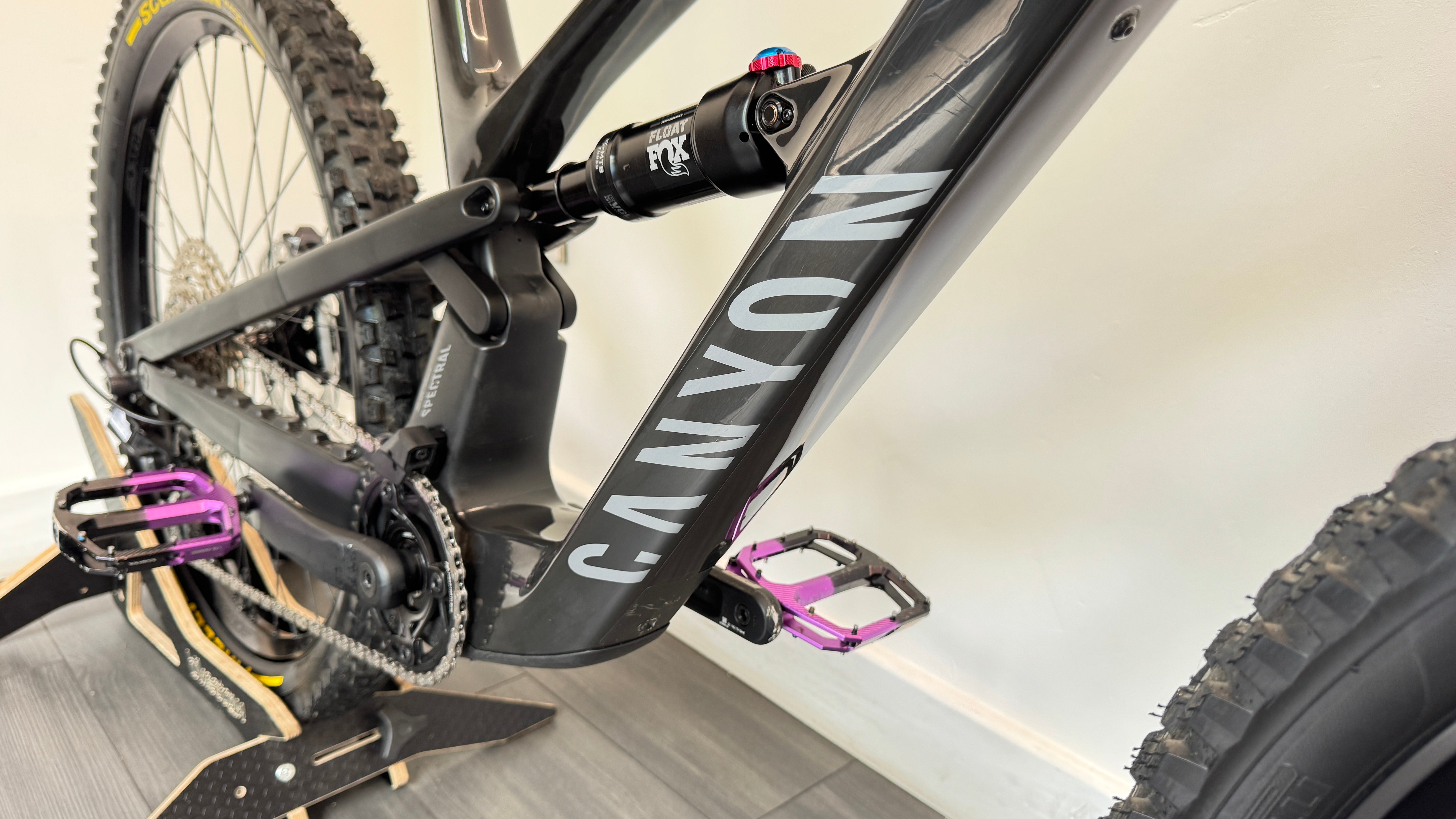 Canyon Spectral:ONfly CF 9 MEDIUM EBike Electric Bike Stealth Black RRP £5849