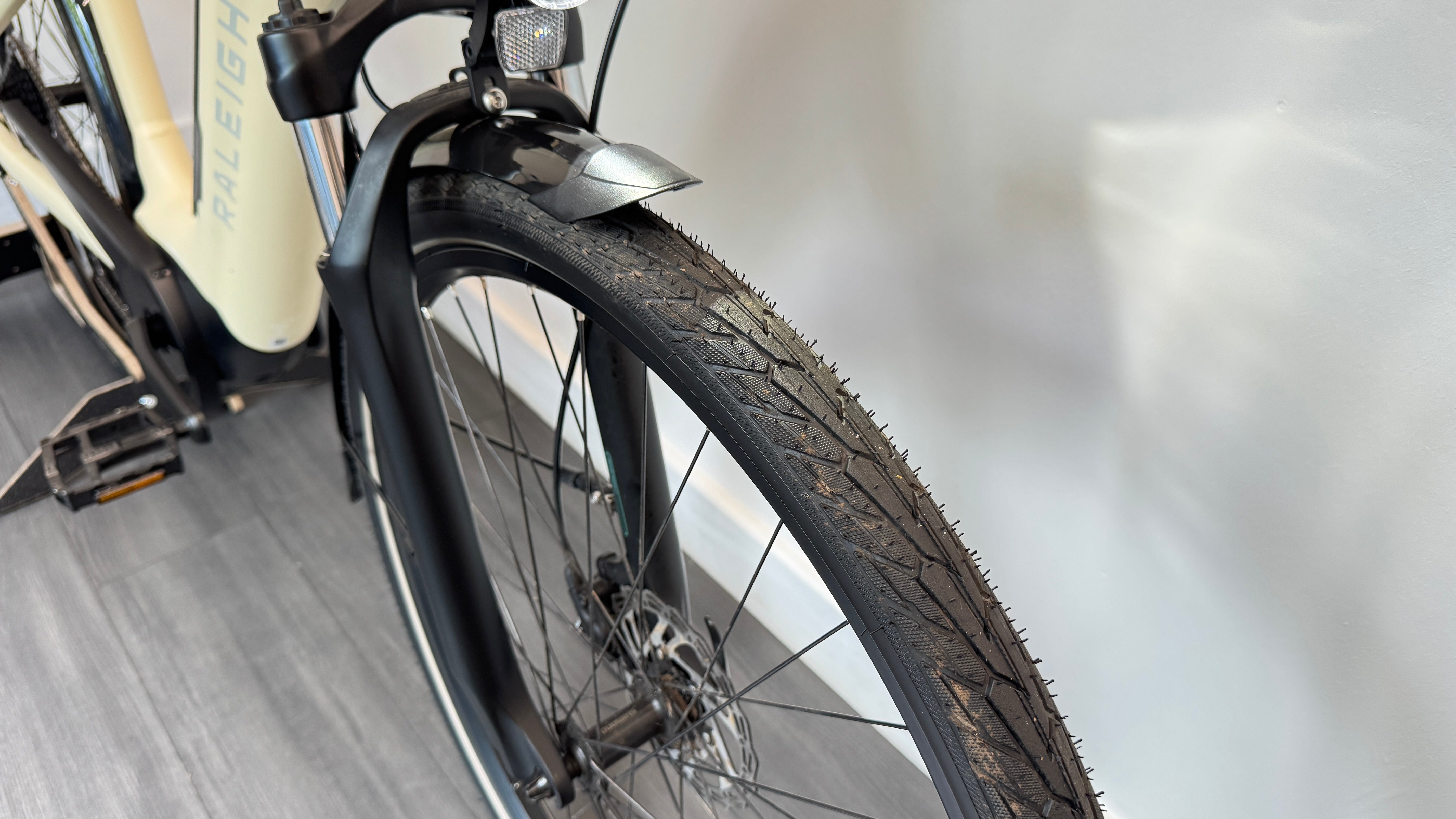 Raleigh Motus GT Lowstep Derailleur Extra Small XS Cream Electric Bike Ebike RRP £2299 ONLY 1.4 Miles