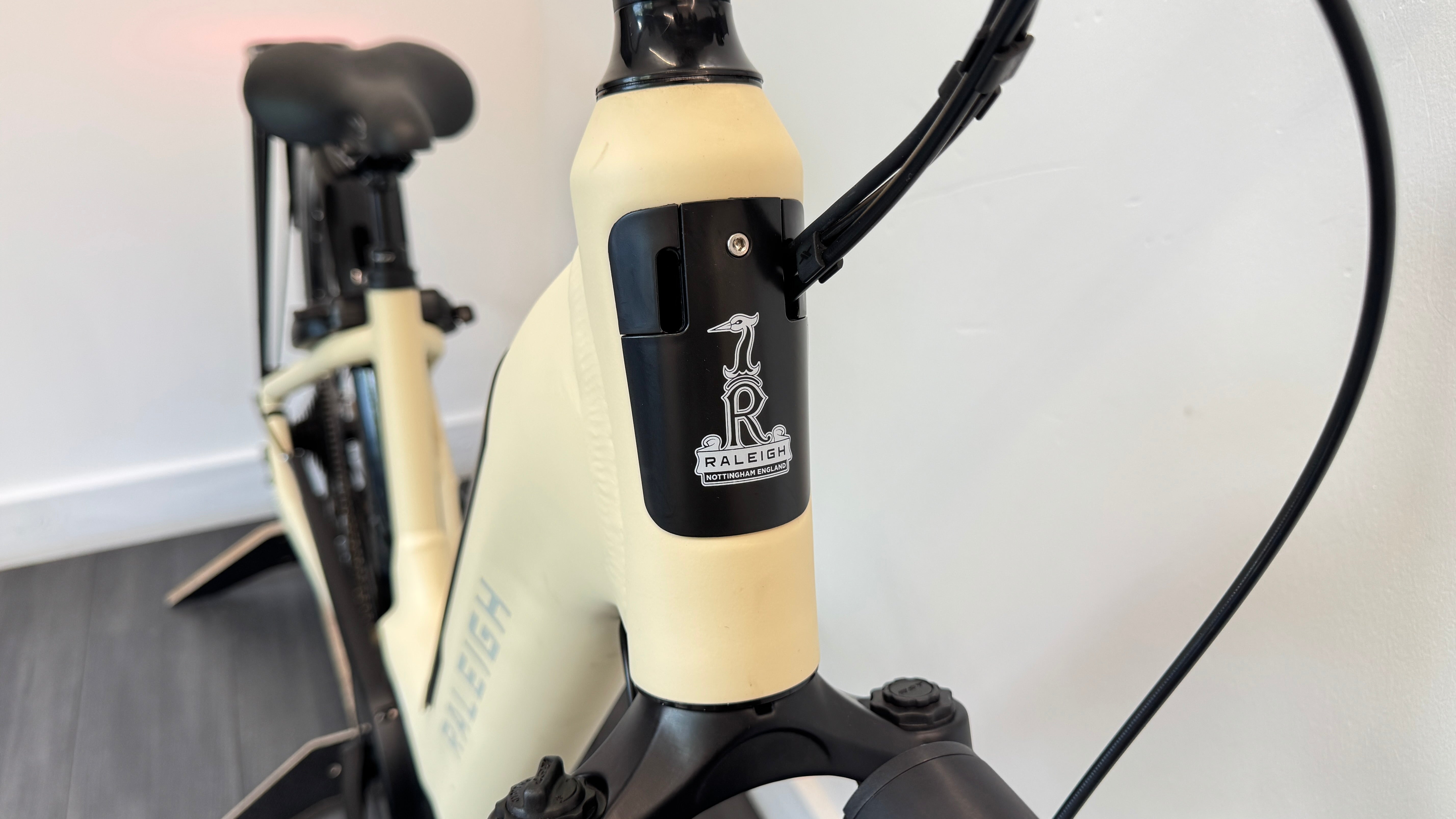Raleigh Motus GT Lowstep Derailleur Extra Small XS Cream Electric Bike Ebike RRP £2299 ONLY 1.4 Miles