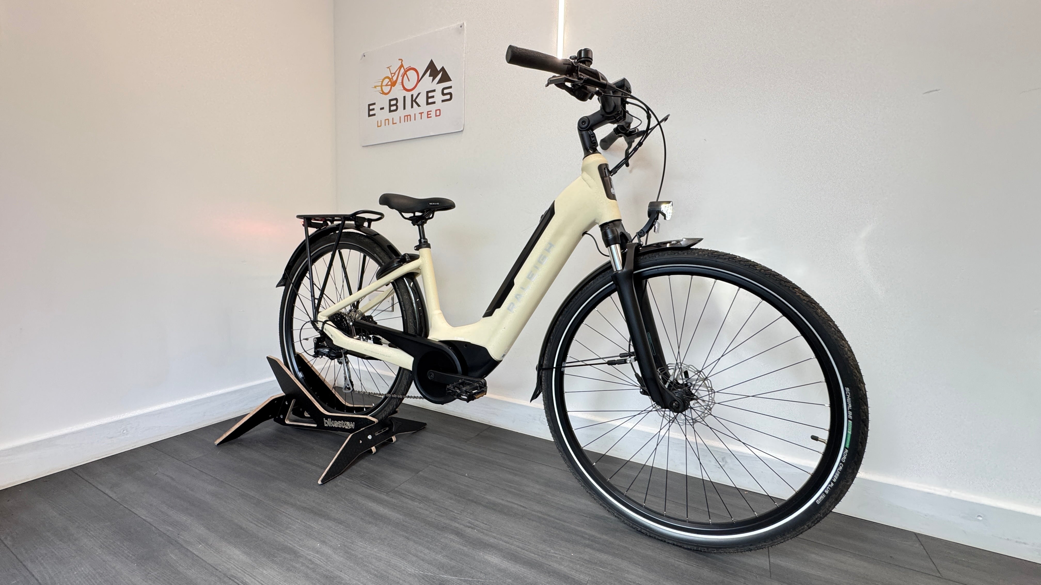 Raleigh Motus GT Lowstep Derailleur Extra Small XS Cream Electric Bike Ebike RRP £2299 ONLY 1.4 Miles