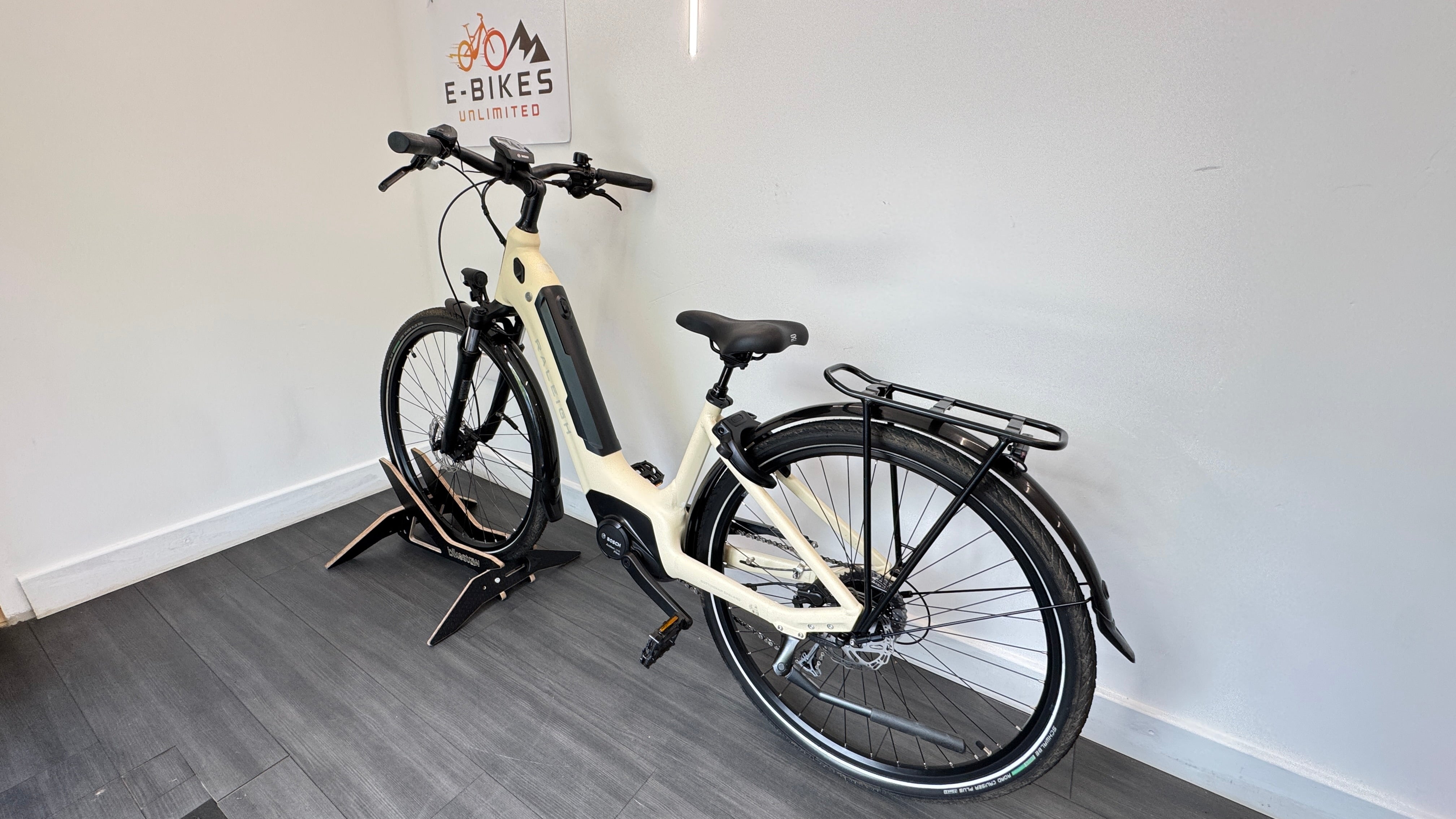 Raleigh Motus GT Lowstep Derailleur Extra Small XS Cream Electric Bike Ebike RRP £2299 ONLY 1.4 Miles