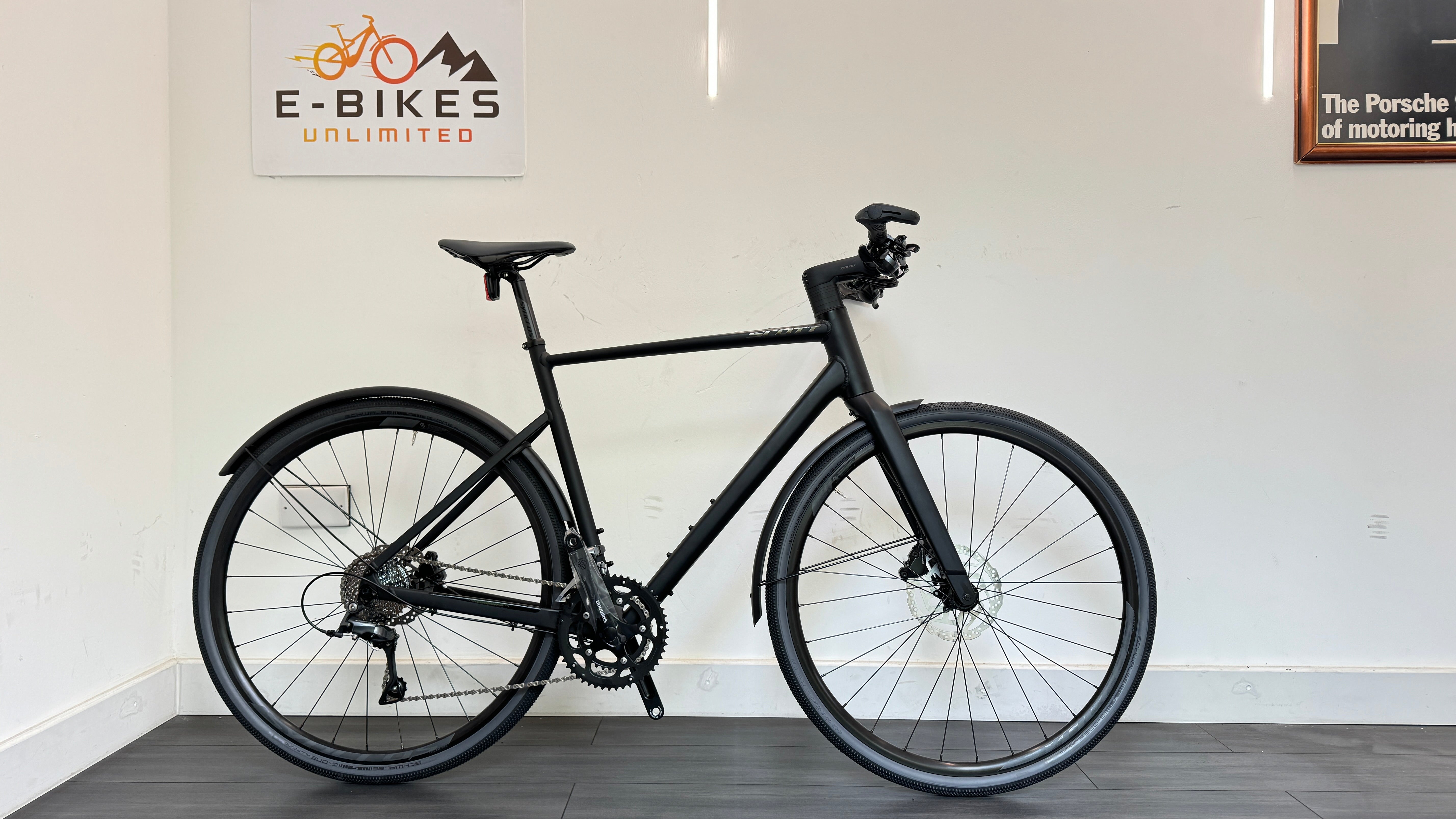 Scott Metrix 30 EQ Flat-Bar Road Bike BRAND NEW size LARGE 56cm
