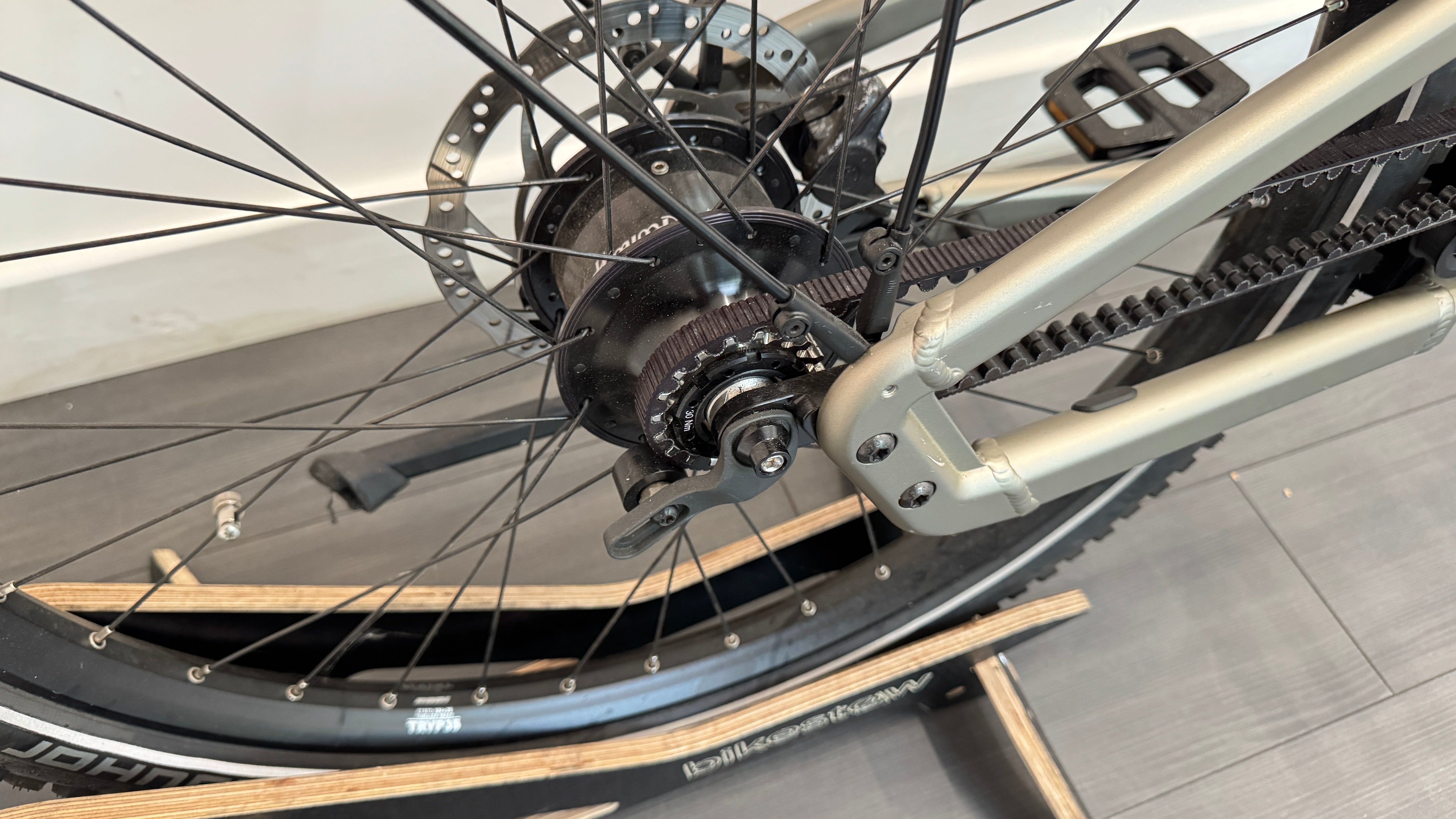 Riese and Muller Superdelite GT rohloff Belt Drive 51cm MEDIUM Bosch Nyon 1125Wh Electric Bike Warm Silver