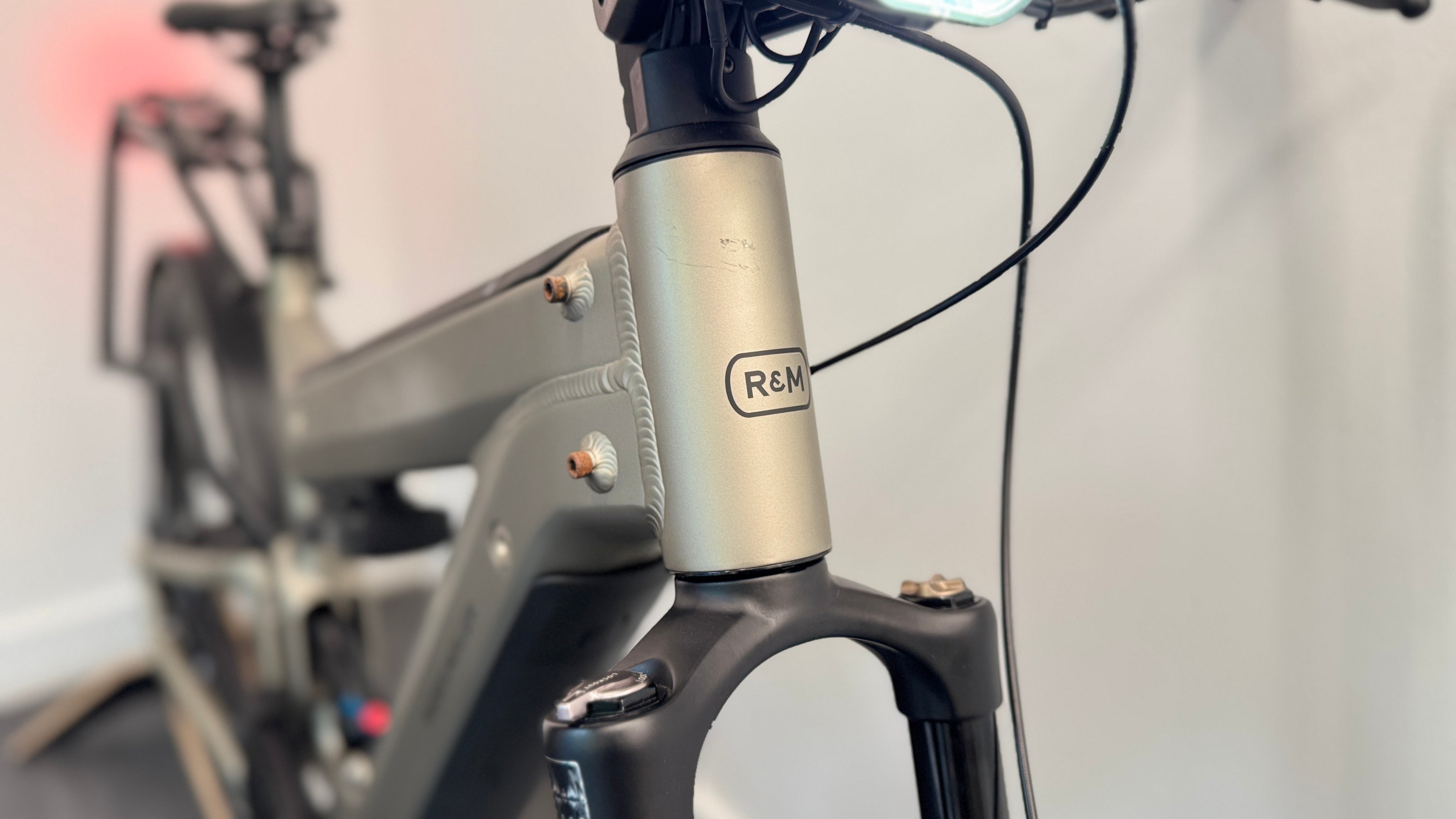 Riese and Muller Superdelite GT rohloff Belt Drive 51cm MEDIUM Bosch Nyon 1125Wh Electric Bike Warm Silver
