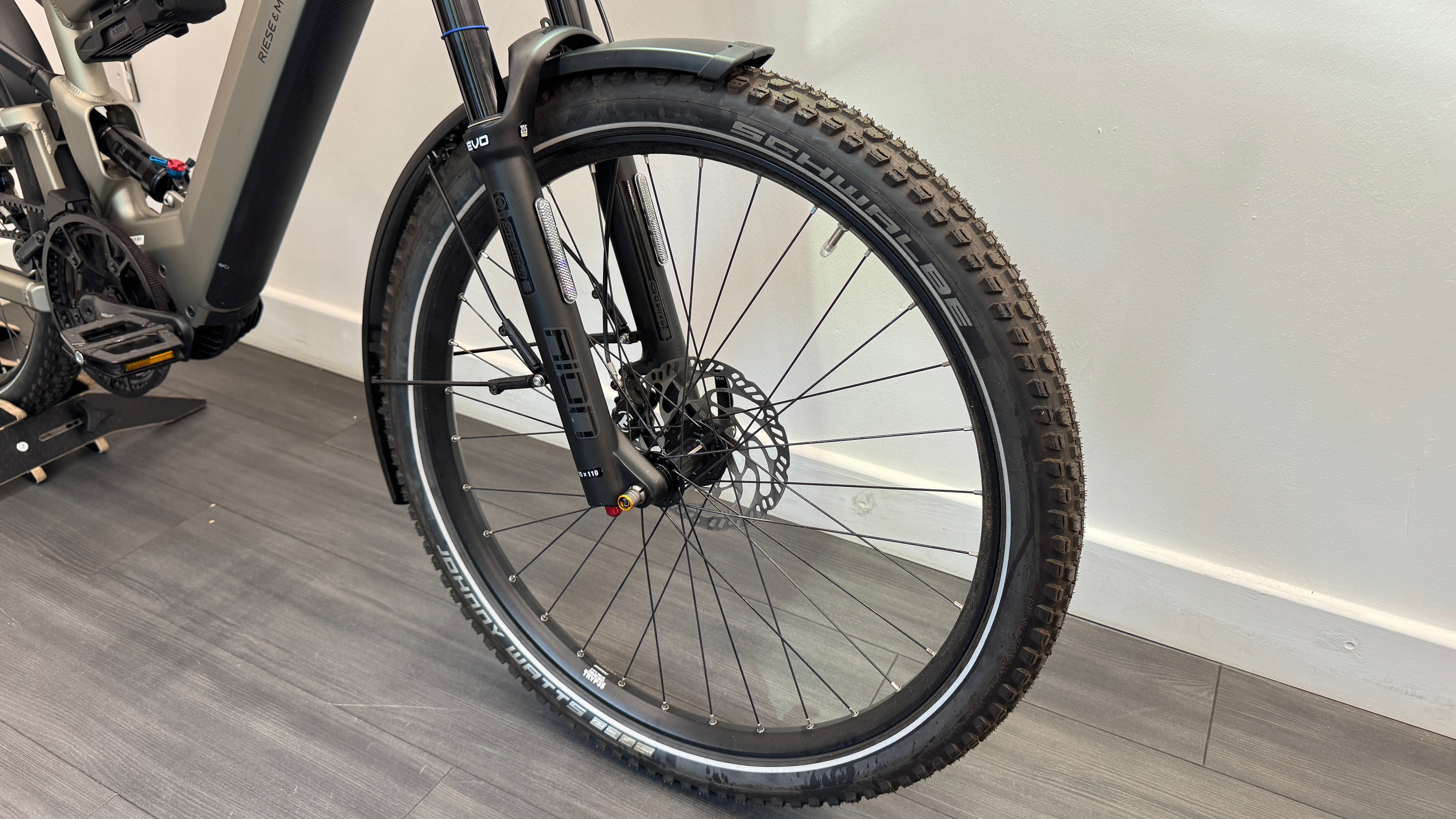 Riese and Muller Superdelite GT rohloff Belt Drive 51cm MEDIUM Bosch Nyon 1125Wh Electric Bike Warm Silver