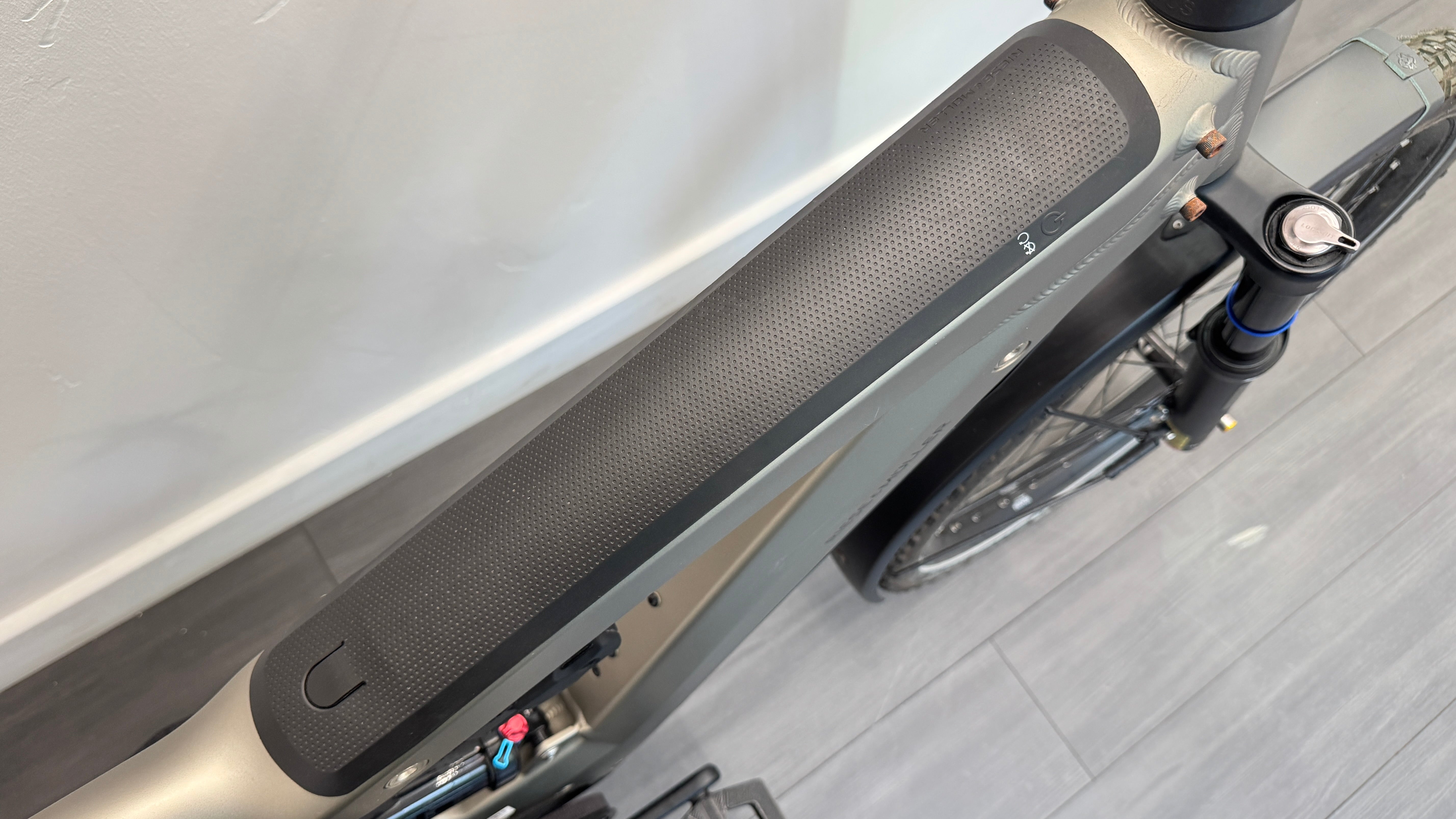 Riese and Muller Superdelite GT rohloff Belt Drive 51cm MEDIUM Bosch Nyon 1125Wh Electric Bike Warm Silver
